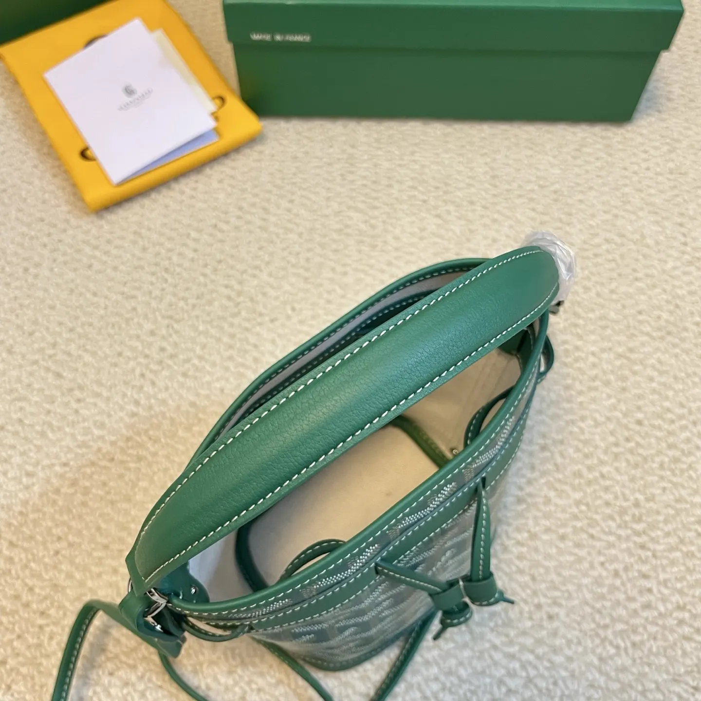 Goyard 皮革 轻盈小巧去始终保持标志性水桶百搭造型 水桶包 休閒水桶款