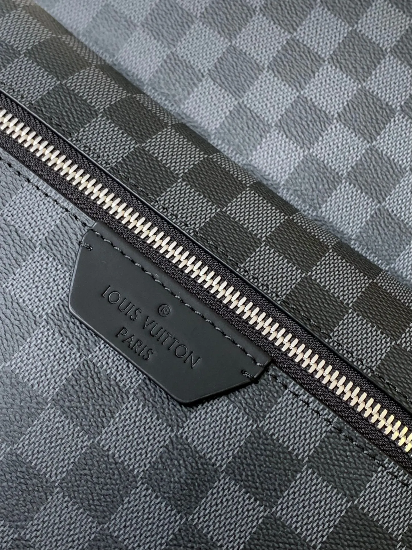 LV 牛皮 黑格 DISCOVE 双肩包 实用双肩款