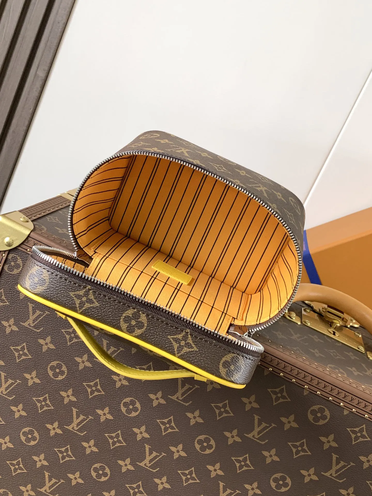 LV blue yellow color scheme handbag Image 8 LV blue yellow color scheme handbag Image 8
