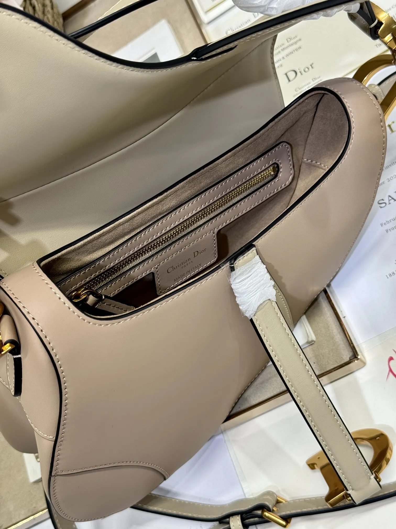 Dior 杏色 拼色 牛皮 收納包 旅行收納款(數字9) Dior 杏色 拼色 牛皮 收納包 旅行收納款(數字9)
