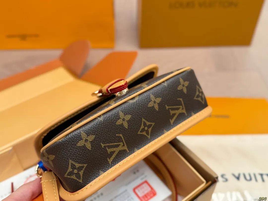 LV Diane 钢五金 na 腋下包 復古腋下背款