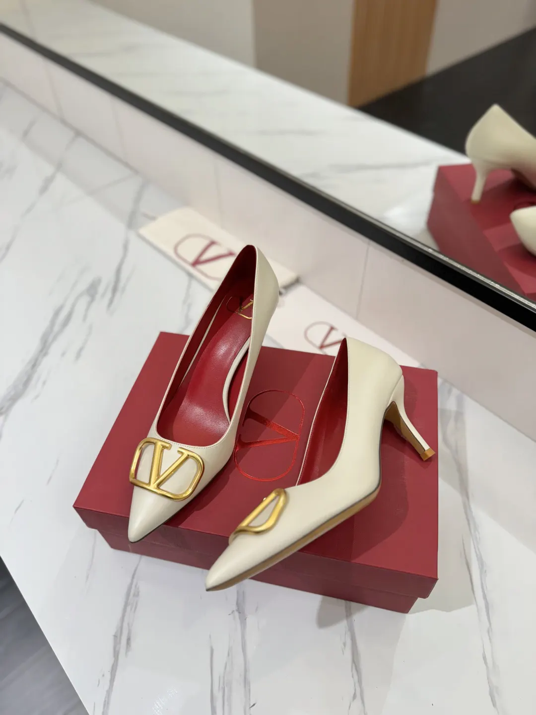 Valentino 金色 平底鞋 通勤约会款 款05