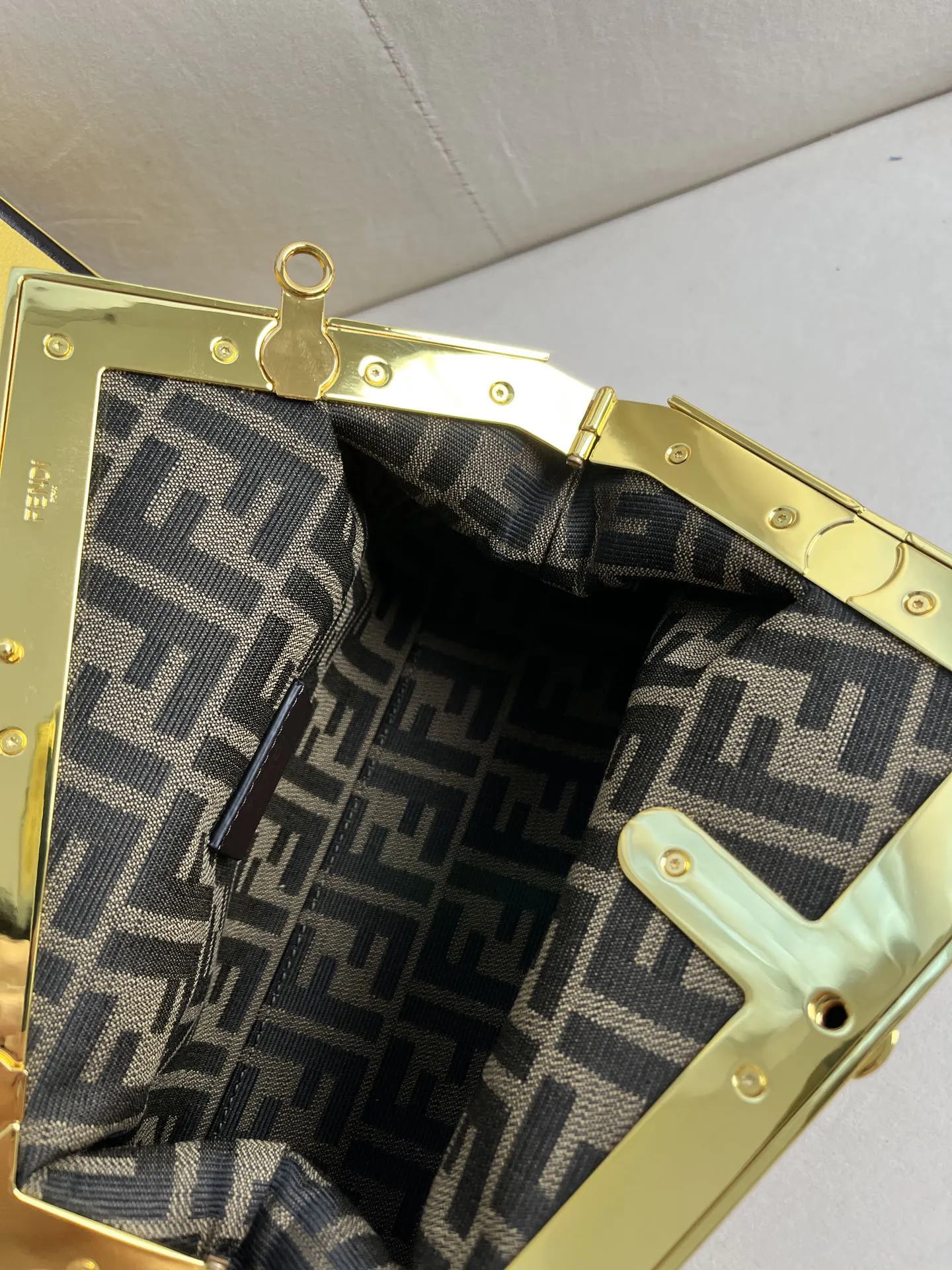 Fendi 棕色 粉色 羊皮 手拿包 精致手拿款
