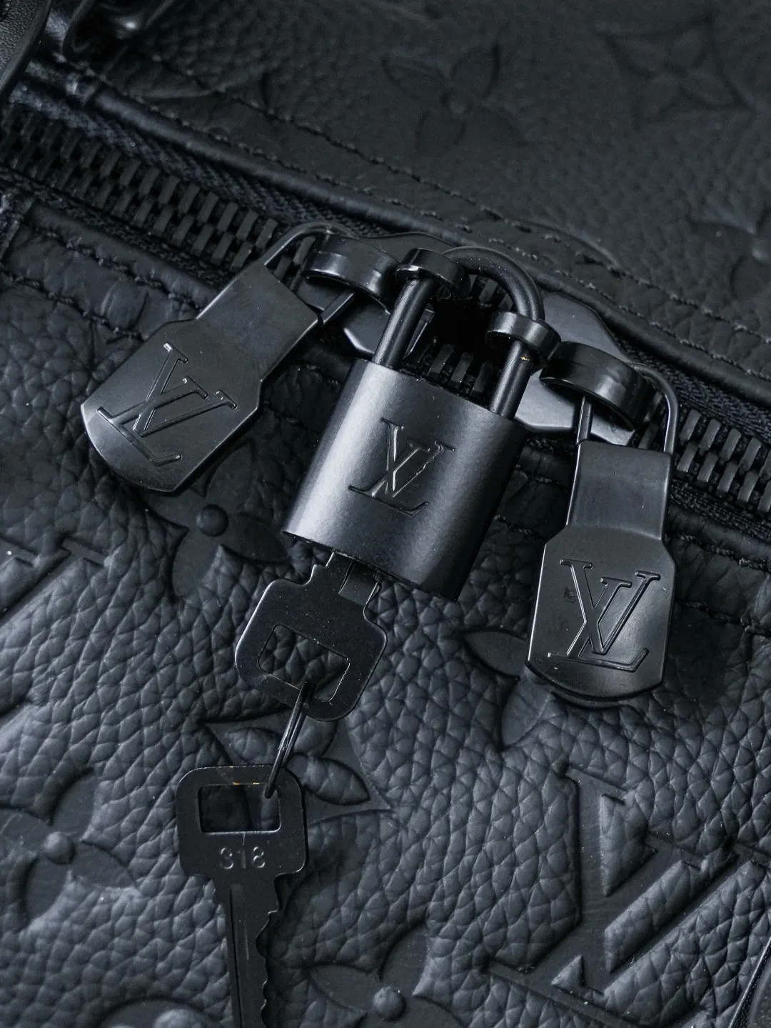 Fashion Item Travel Leather Image 9 Fashion Item Travel Leather Image 9