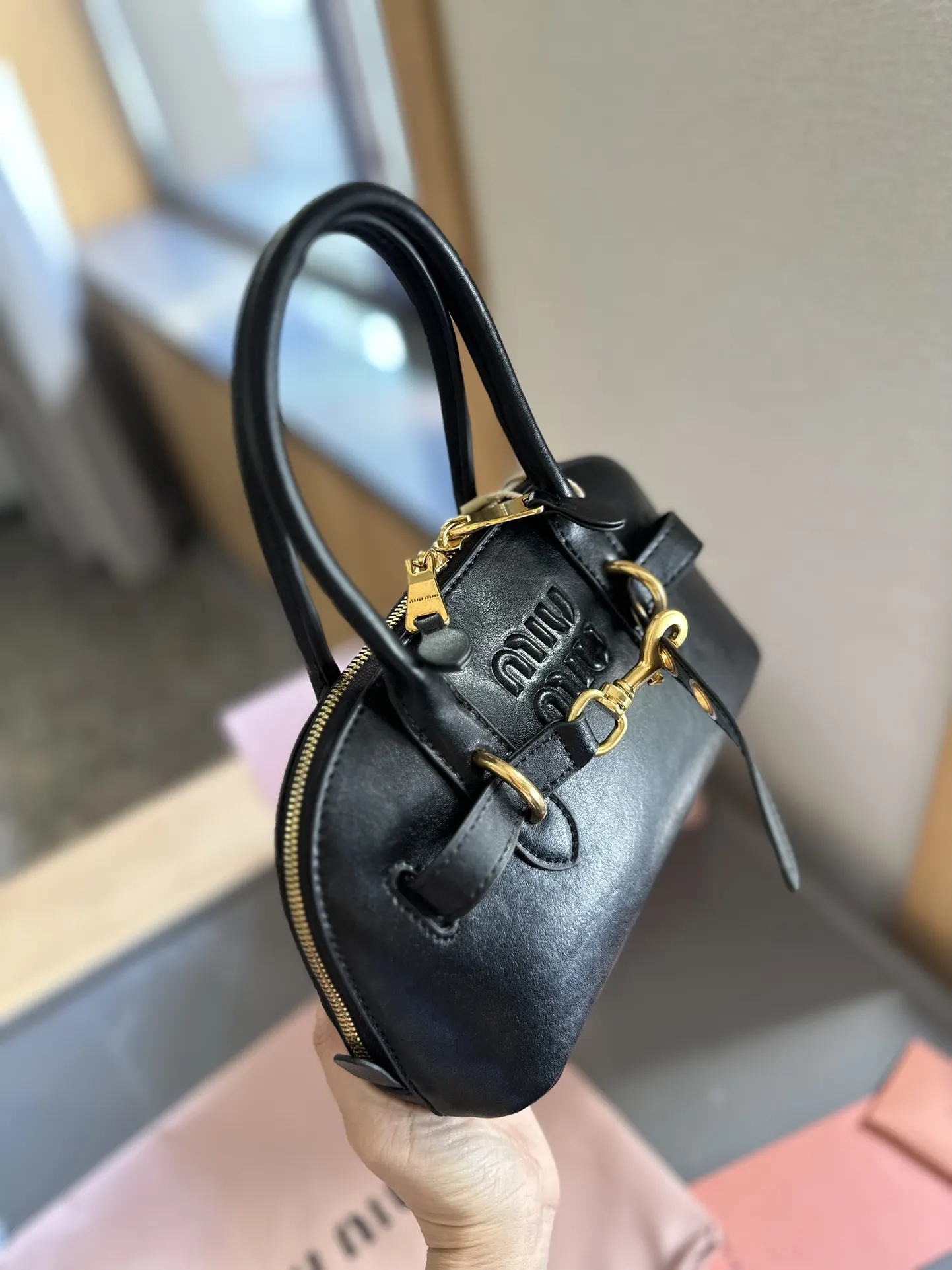 Miu MiuMiu 通勤人必备 包 手提包 通勤手提款(數字9) Miu MiuMiu 通勤人必备 包 手提包 通勤手提款(數字9)