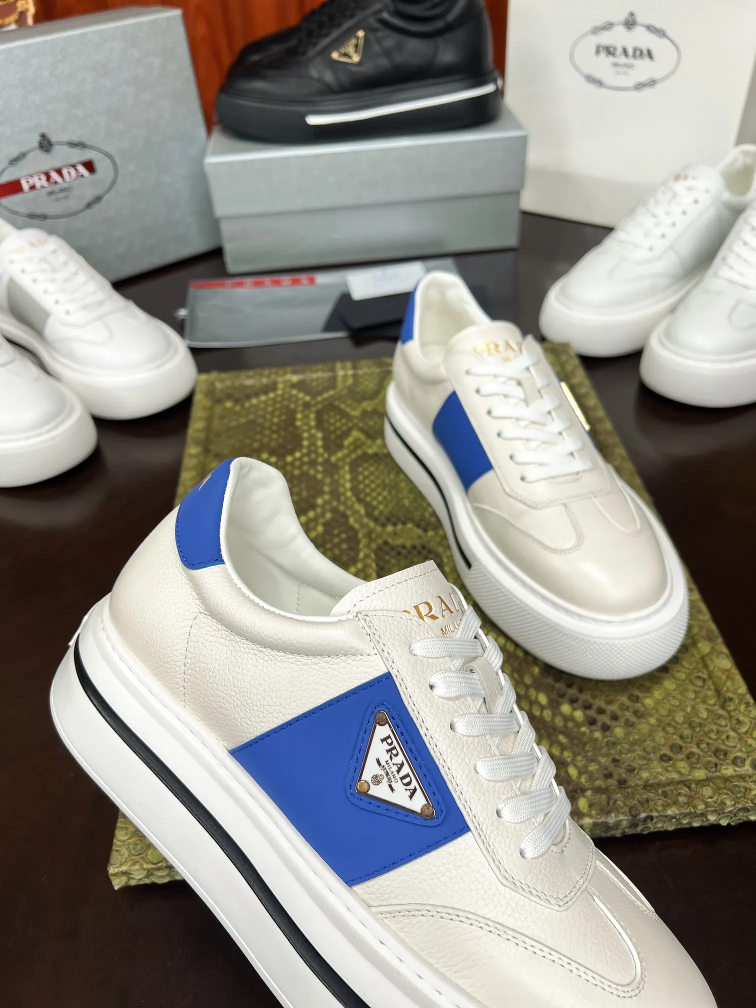PRADA 牛皮 休闲鞋 舒适百搭款