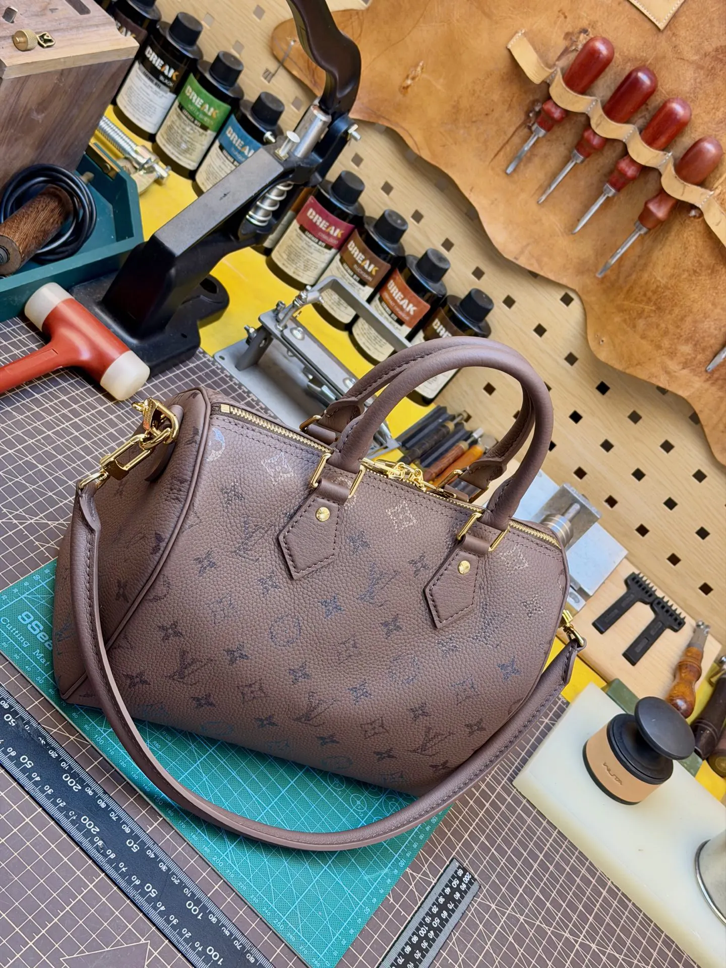 Louis Vuitton Chain Bag Leather
