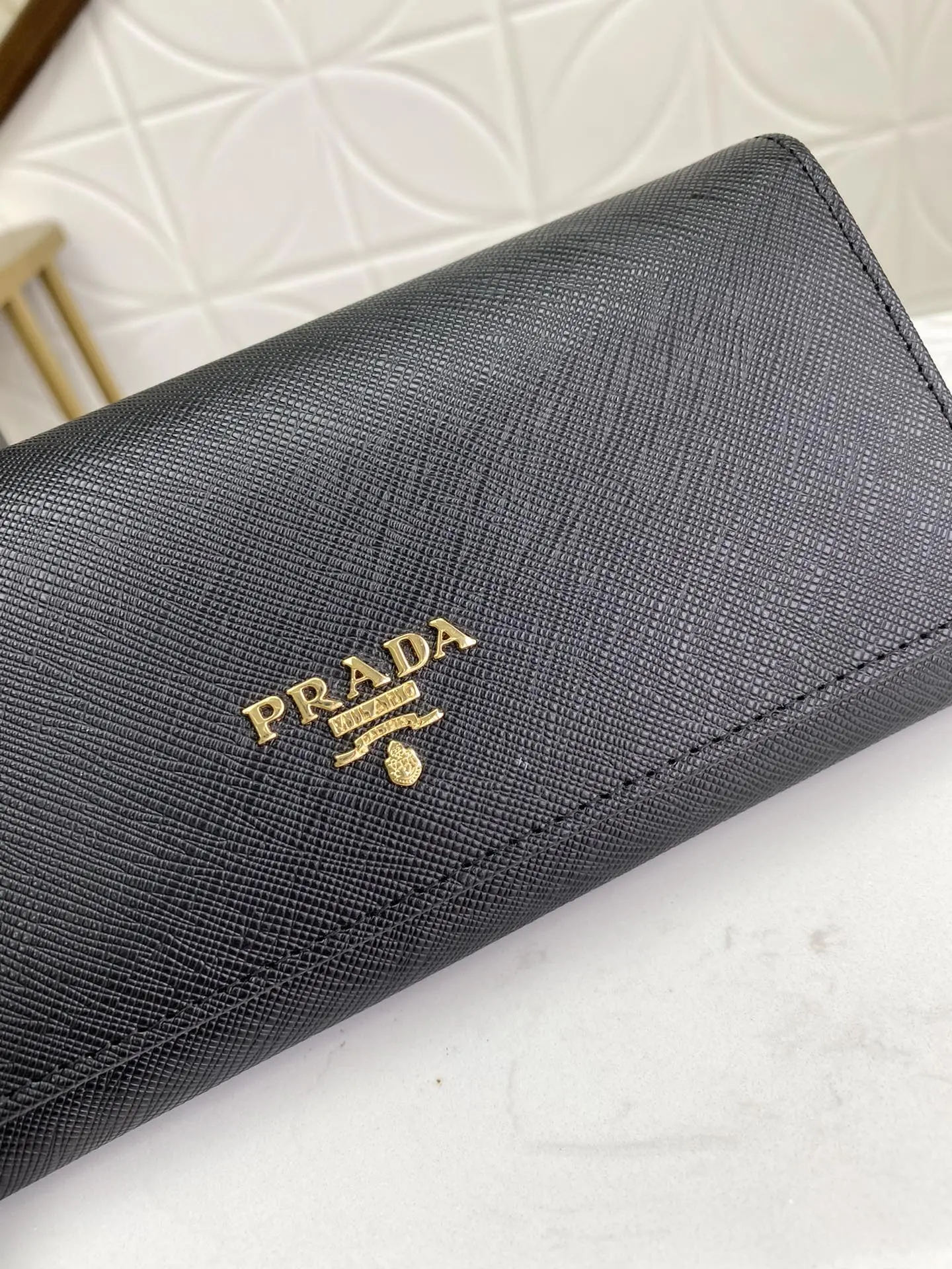 PRADA 金色 Saffiano十字纹牛皮 钱包 实用长夹款