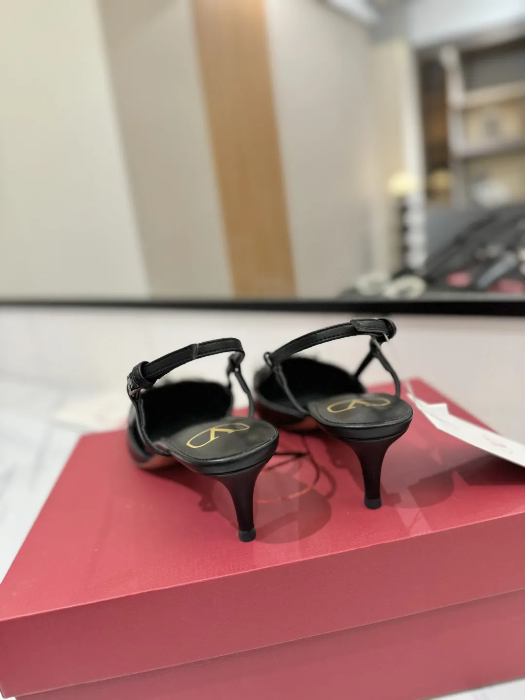 Valentino 金色 拖鞋 轻便舒適款