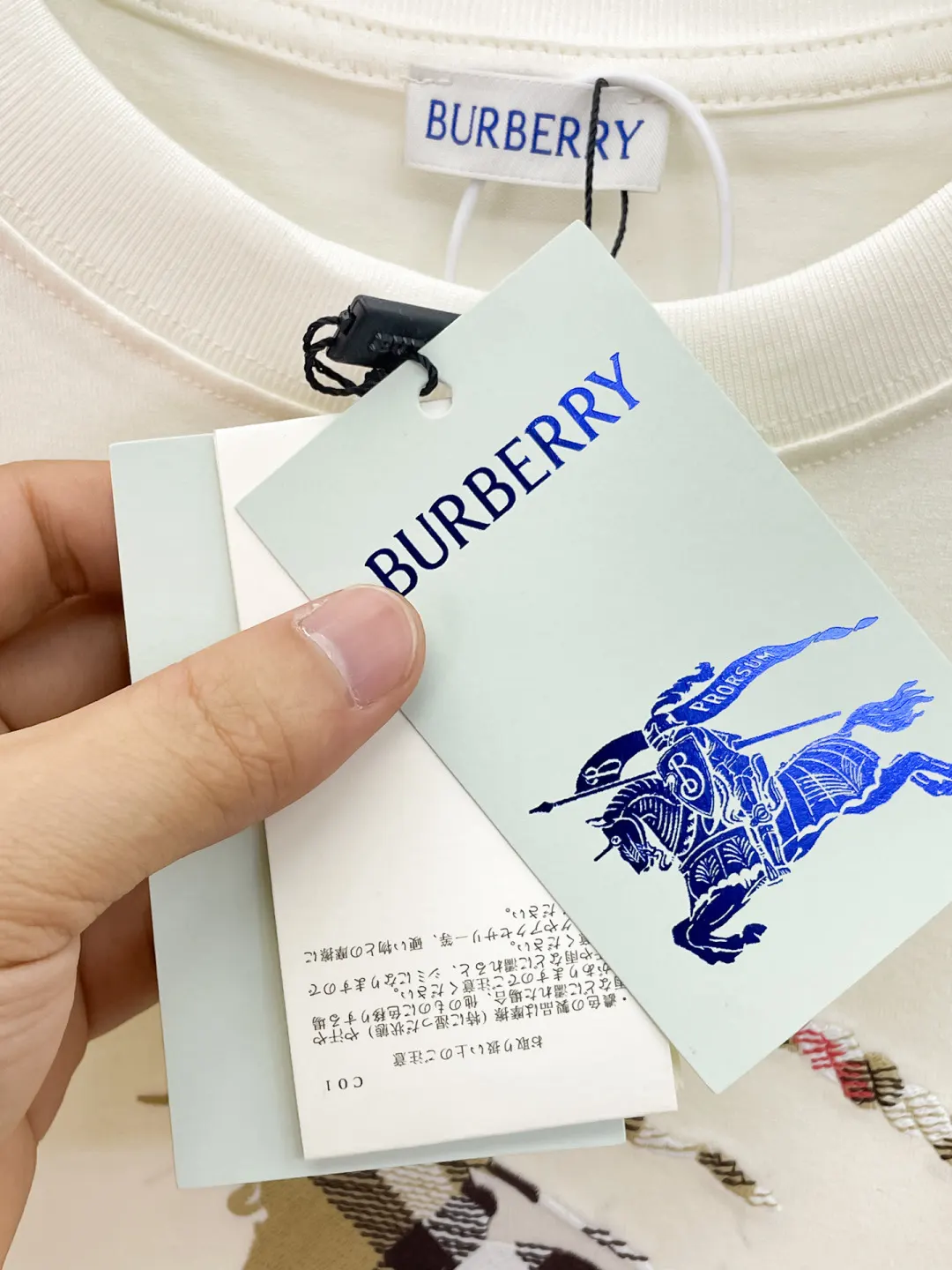 Burberry Embroidery Short Sleeve T-Shirt Casual Versatile Style Image 7 Burberry Embroidery Short Sleeve T-Shirt Casual Versatile Style Image 7