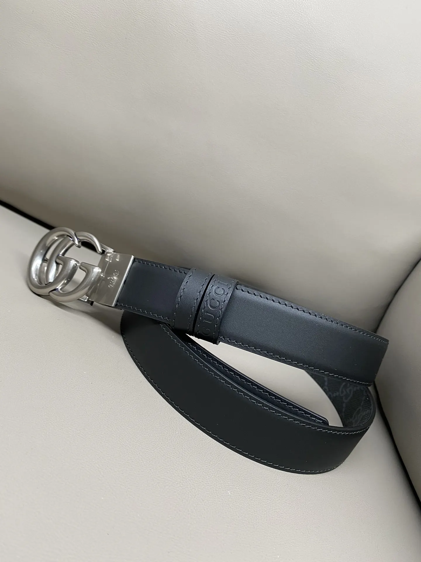 Gucci Marmont 双G扣牛皮双面腰带