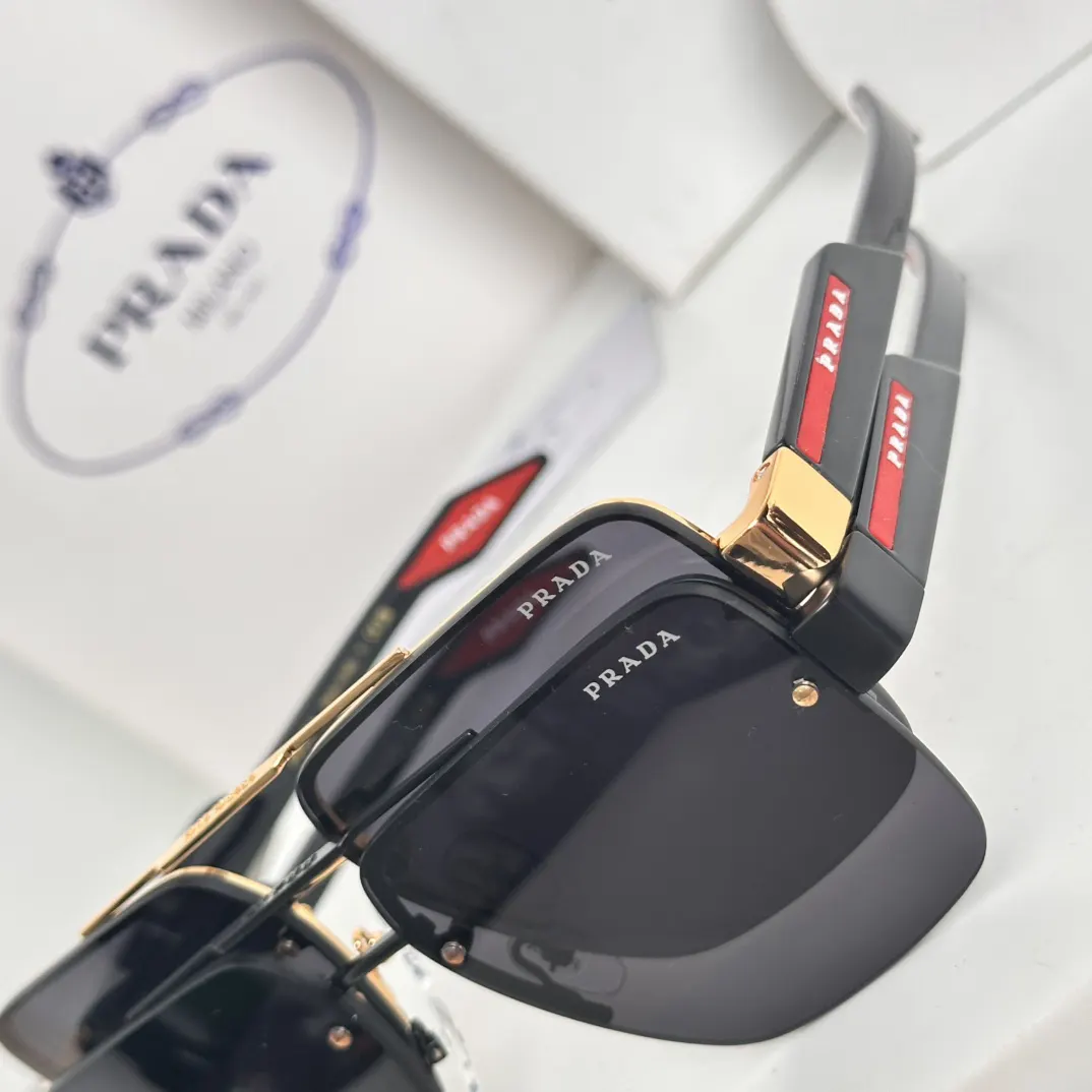 Prada PR171VS 太阳镜