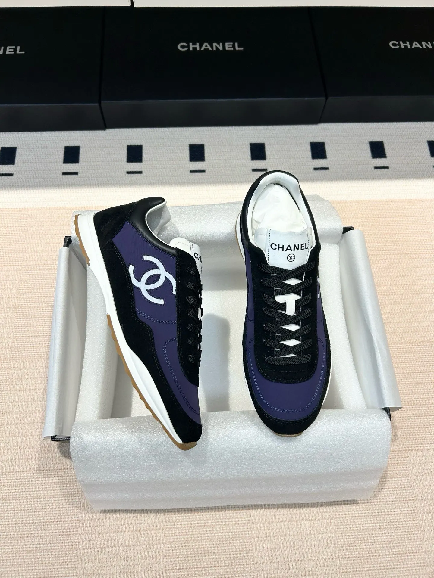Chanel 黑白拼色双C运动鞋 低帮休闲