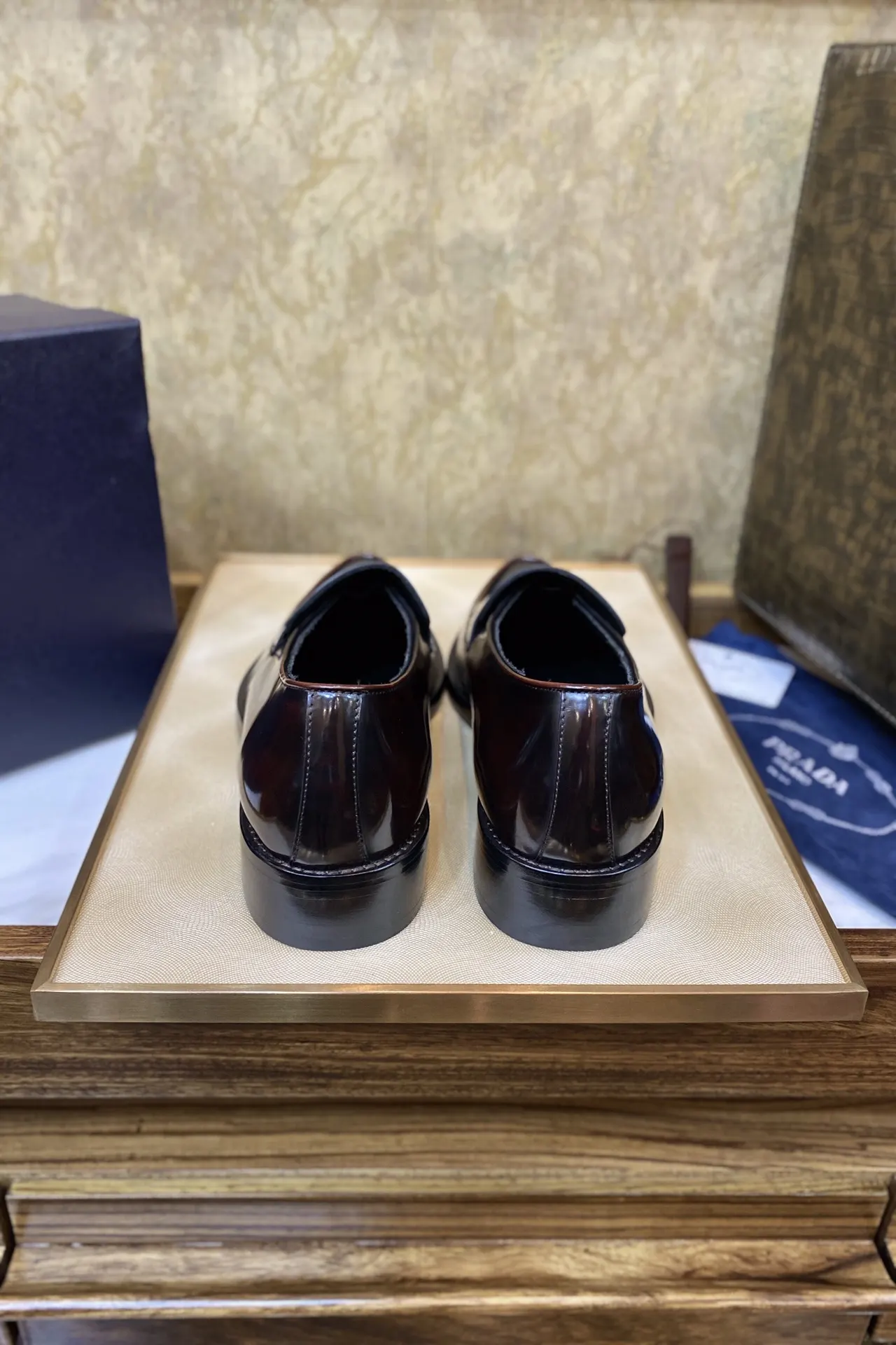 Prada 牛皮 休闲鞋 舒适