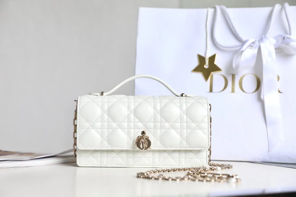 Dior Cannage 链条包 白色