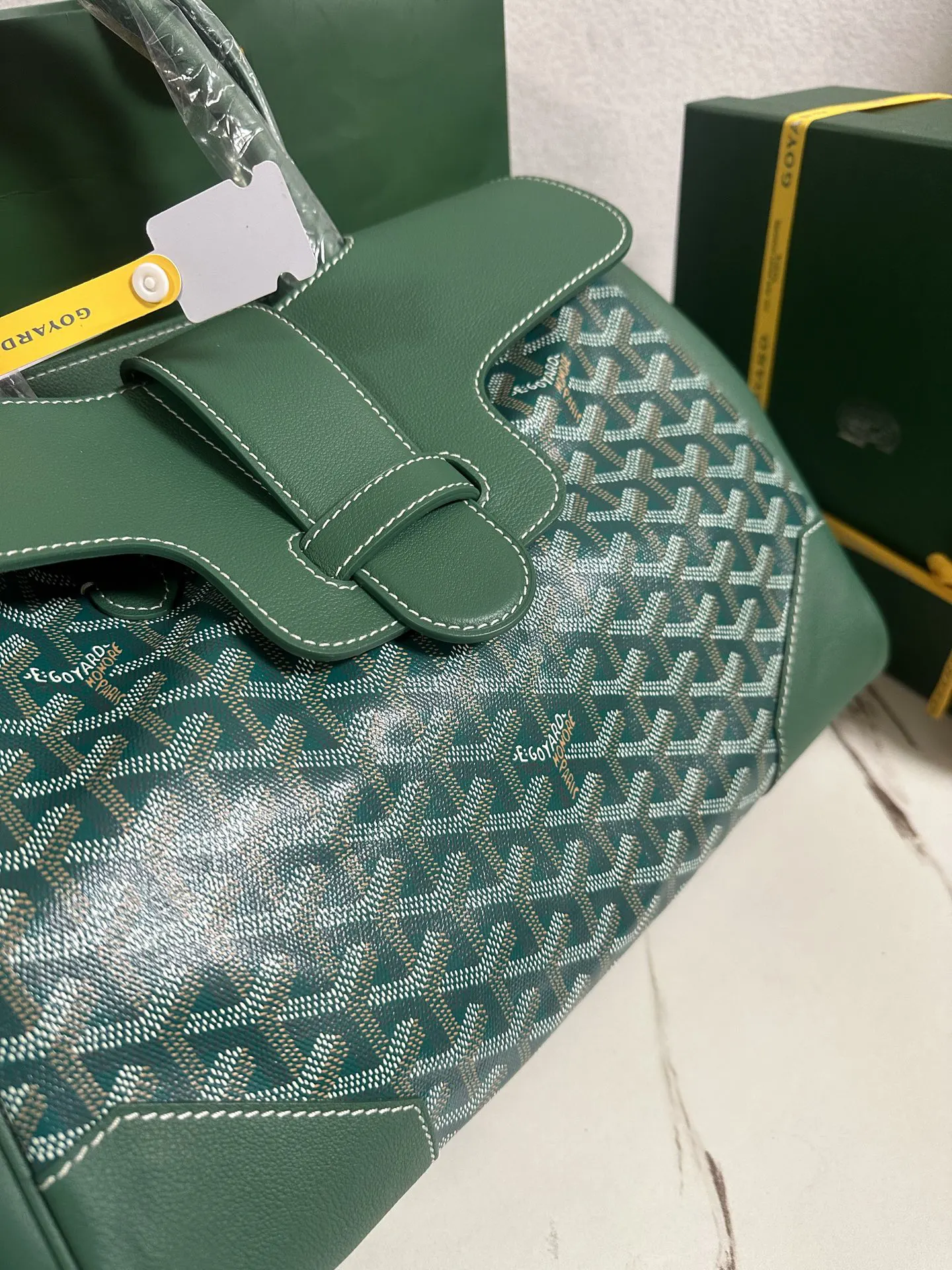 Goyard 小牛皮 无论包是打开还是合上 在内还是在外 它都能与女性生活 托特包 大容量托特款