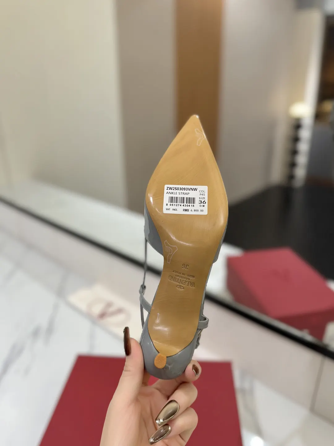 Valentino 拖鞋 轻便舒适款