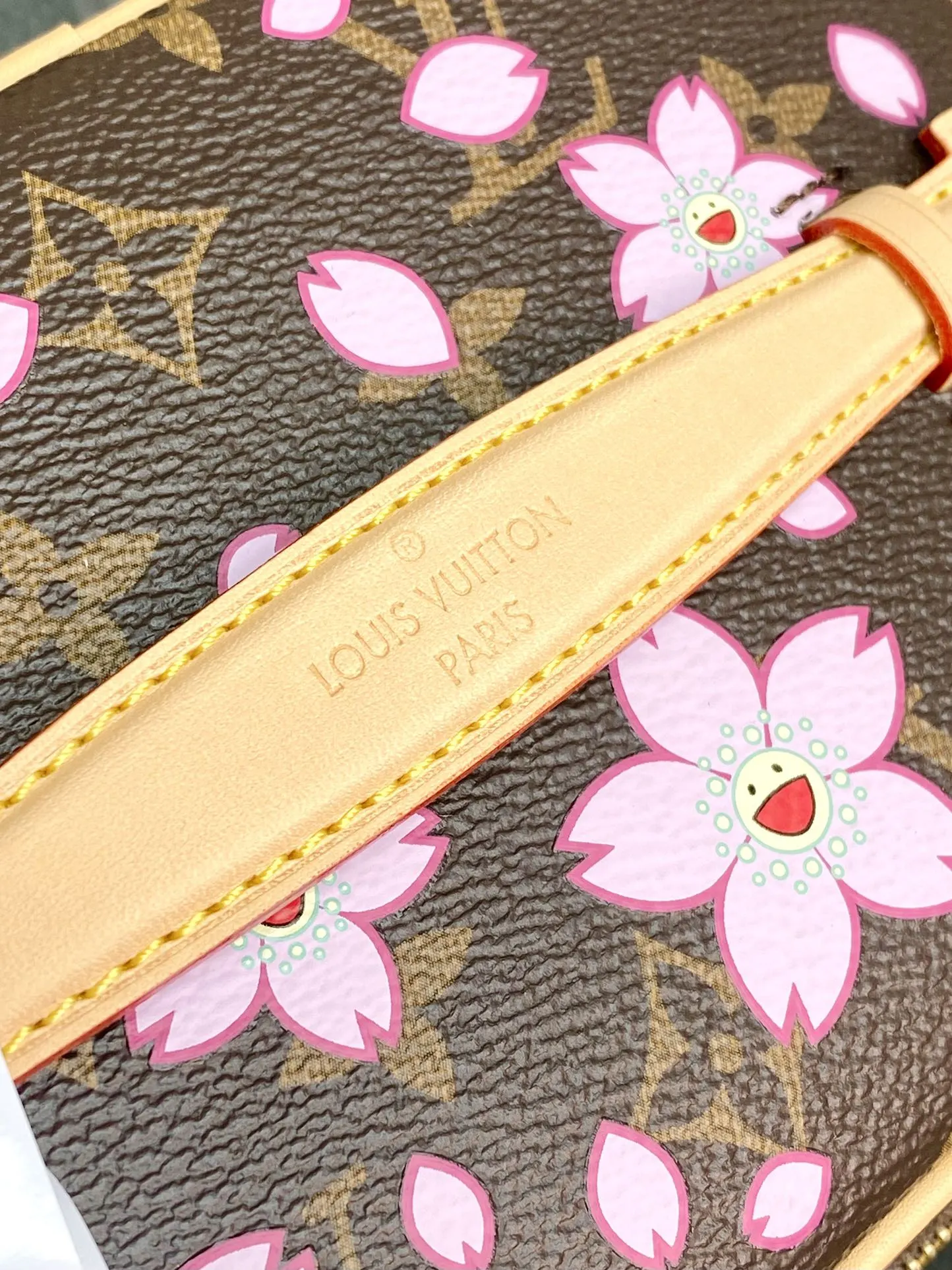 LV 牛皮 厘米 高 宽 化妝包 便携收納款(數字9) LV 牛皮 厘米 高 宽 化妝包 便携收納款(數字9)
