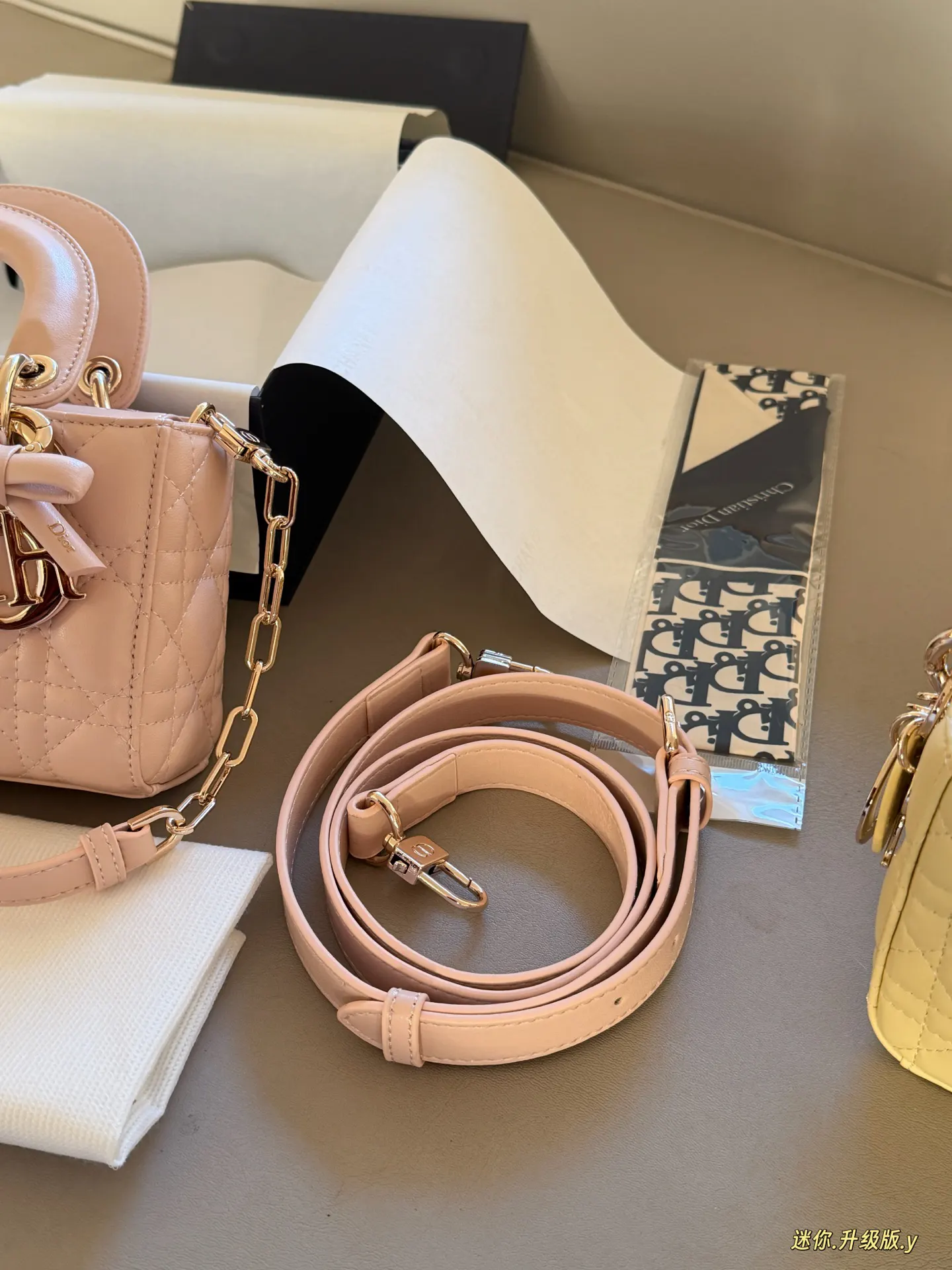 Dior Lady Dior Lady 金色藤格纹手提斜挎包 复古