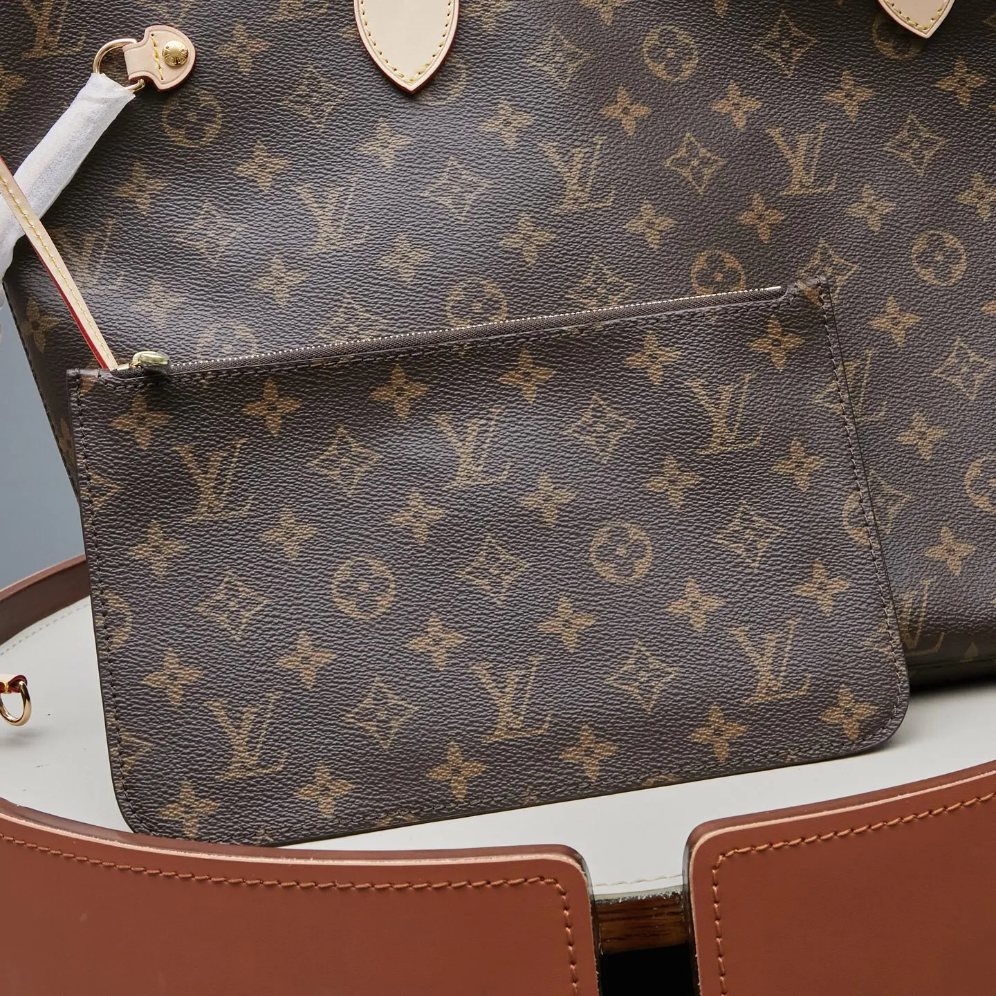 LV Neverfull 帆布 手拿包 精致手拿款