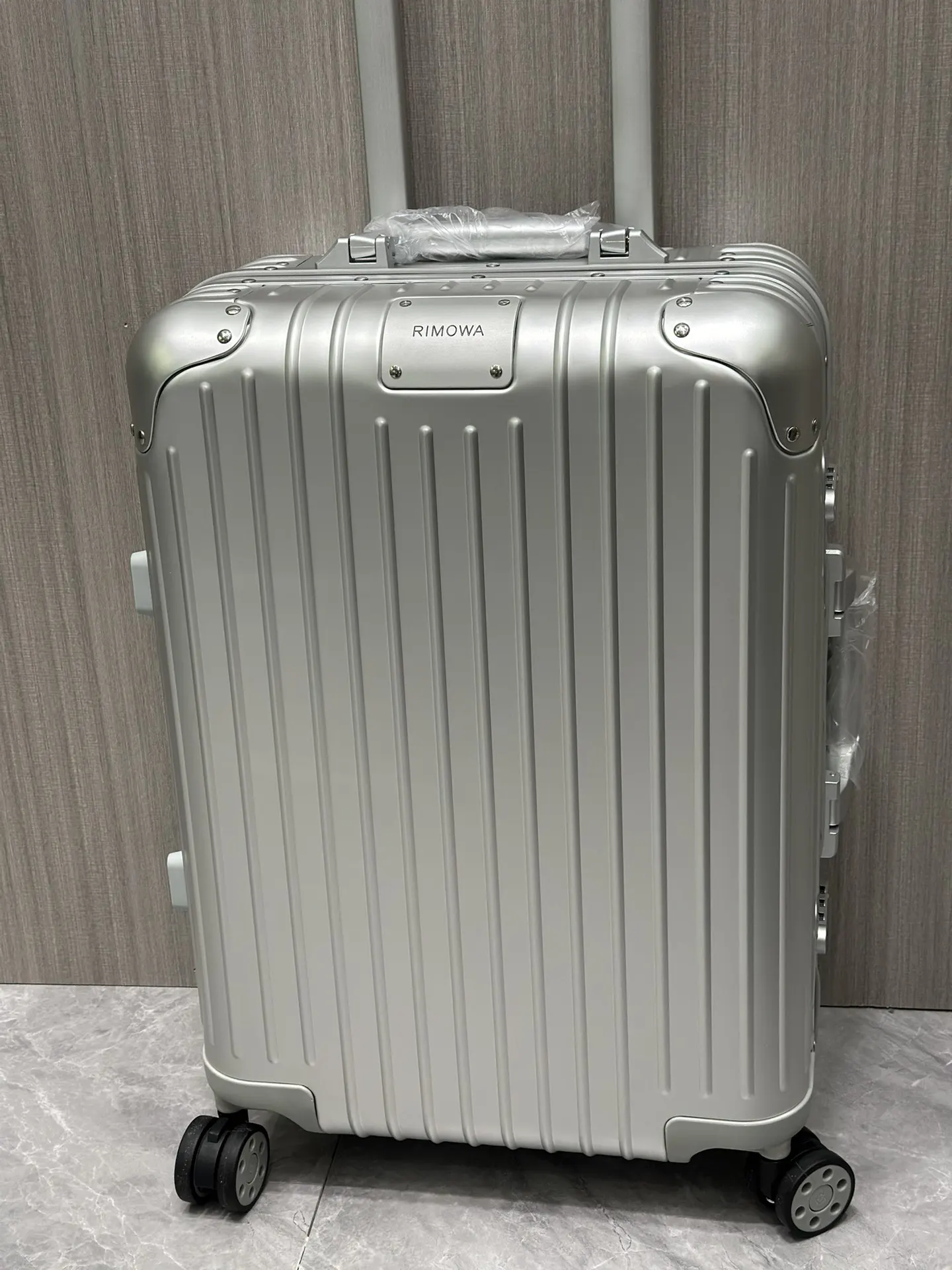 Rimowa Suitcase Travel Lightweight Classic