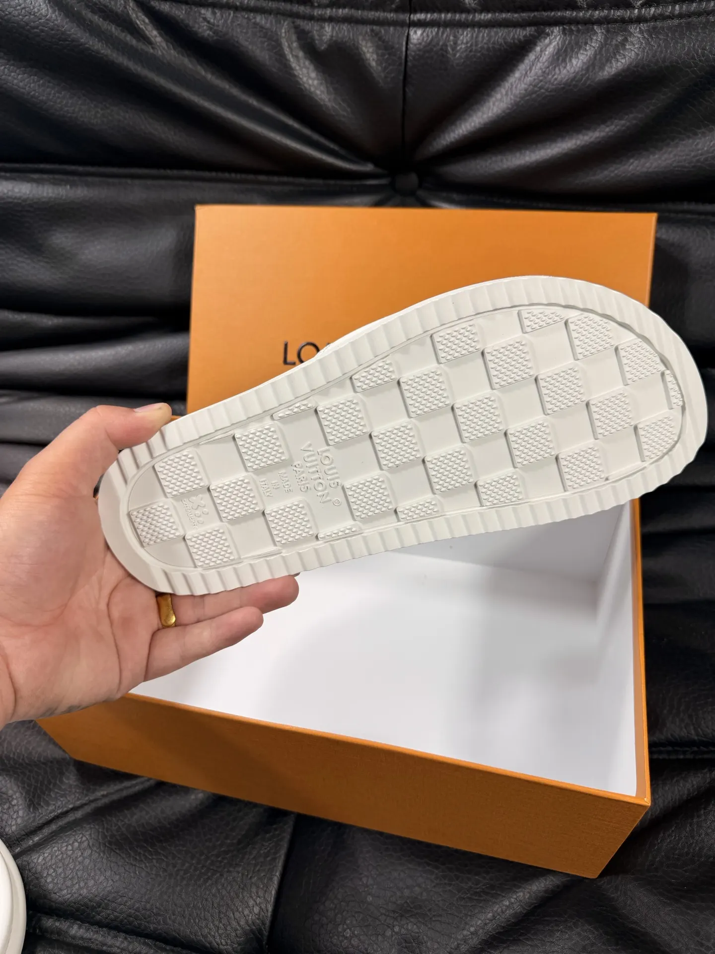 LV platform slippers, casual and versatile Image 9 LV platform slippers, casual and versatile Image 9