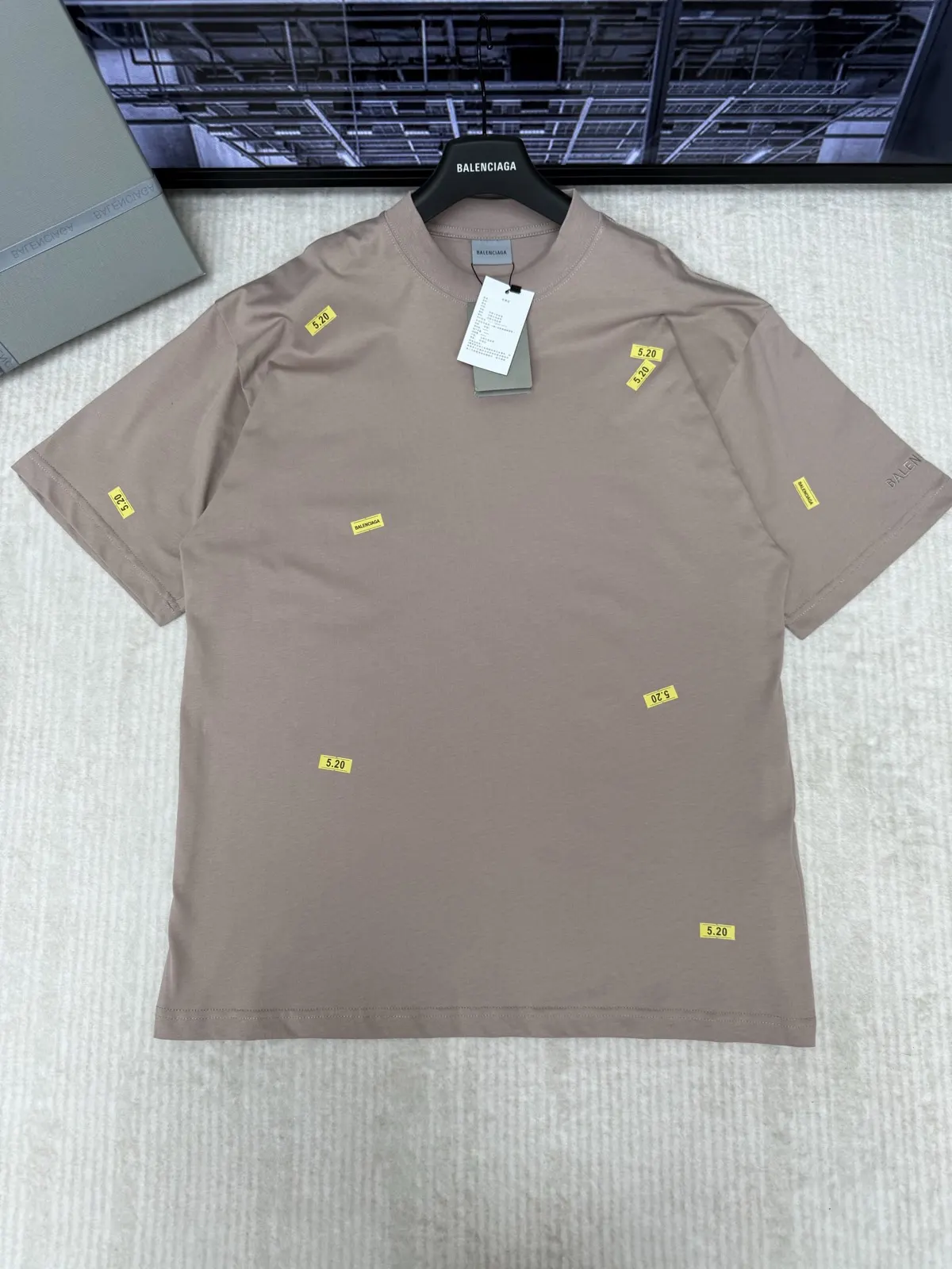 Balenciaga 純棉 短袖T恤 宽松休閒(數字4) Balenciaga 純棉 短袖T恤 宽松休閒(數字4)