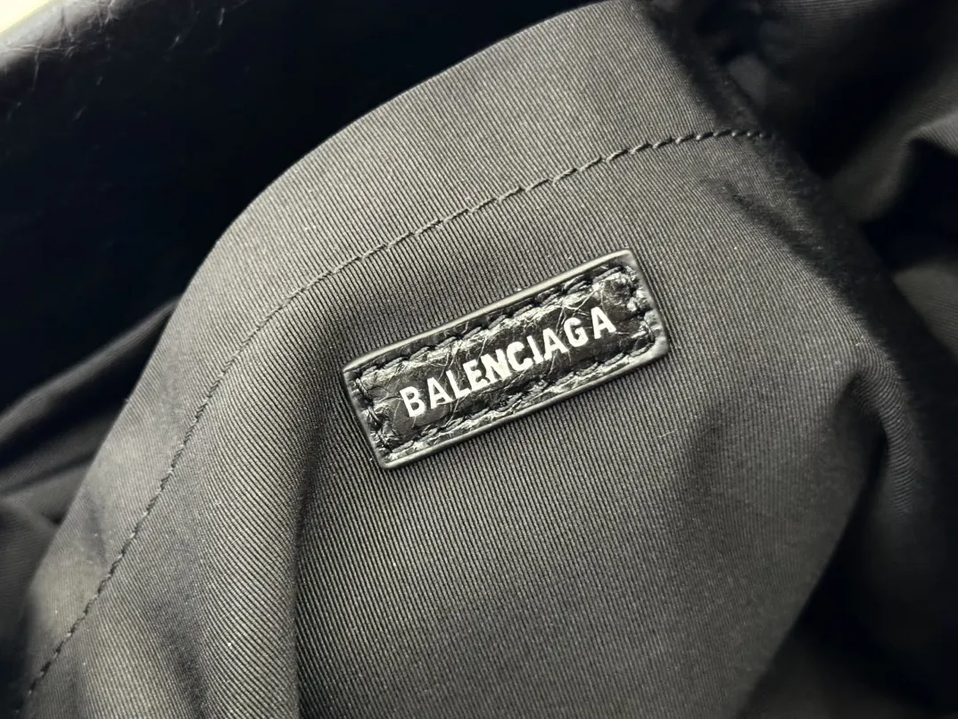 Balenciaga Monaco 黑银 牛皮 單肩包 日常搭配(數字9) Balenciaga Monaco 黑银 牛皮 單肩包 日常搭配(數字9)