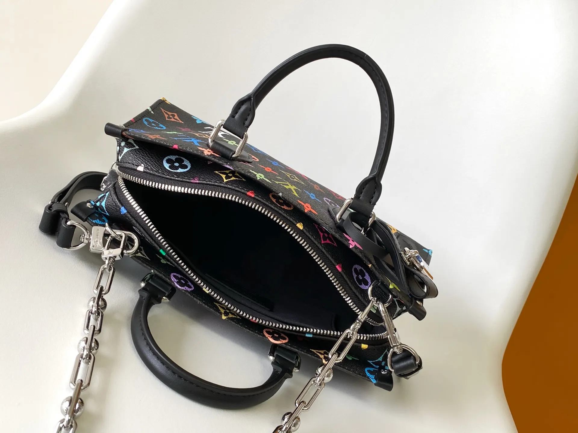 LV 牛皮 黑彩 动态 四方包链条包 TM 精致链条款