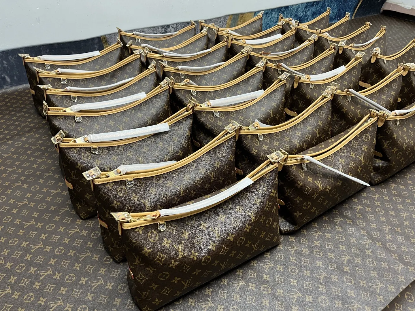 CarryAll EAST WEST 手袋 渠道 水桶包 休閒水桶款