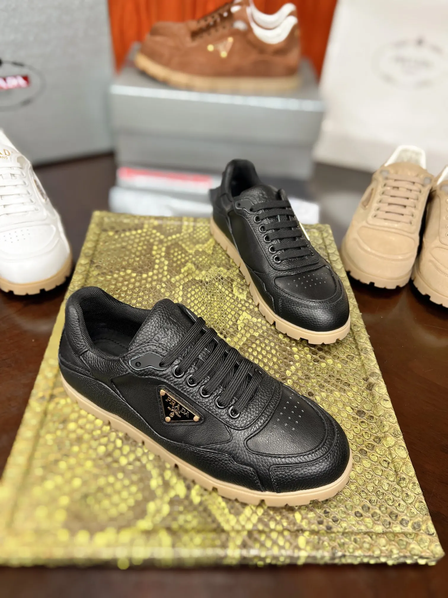Prada 牛皮 休闲鞋 舒适