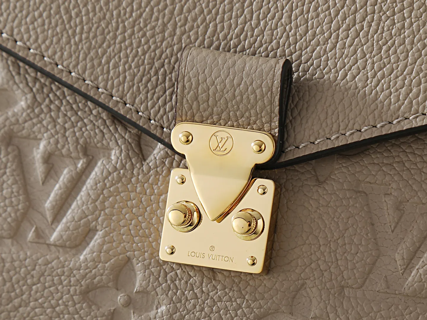 Louis Vuitton Métis Shoulder Bag Commuter