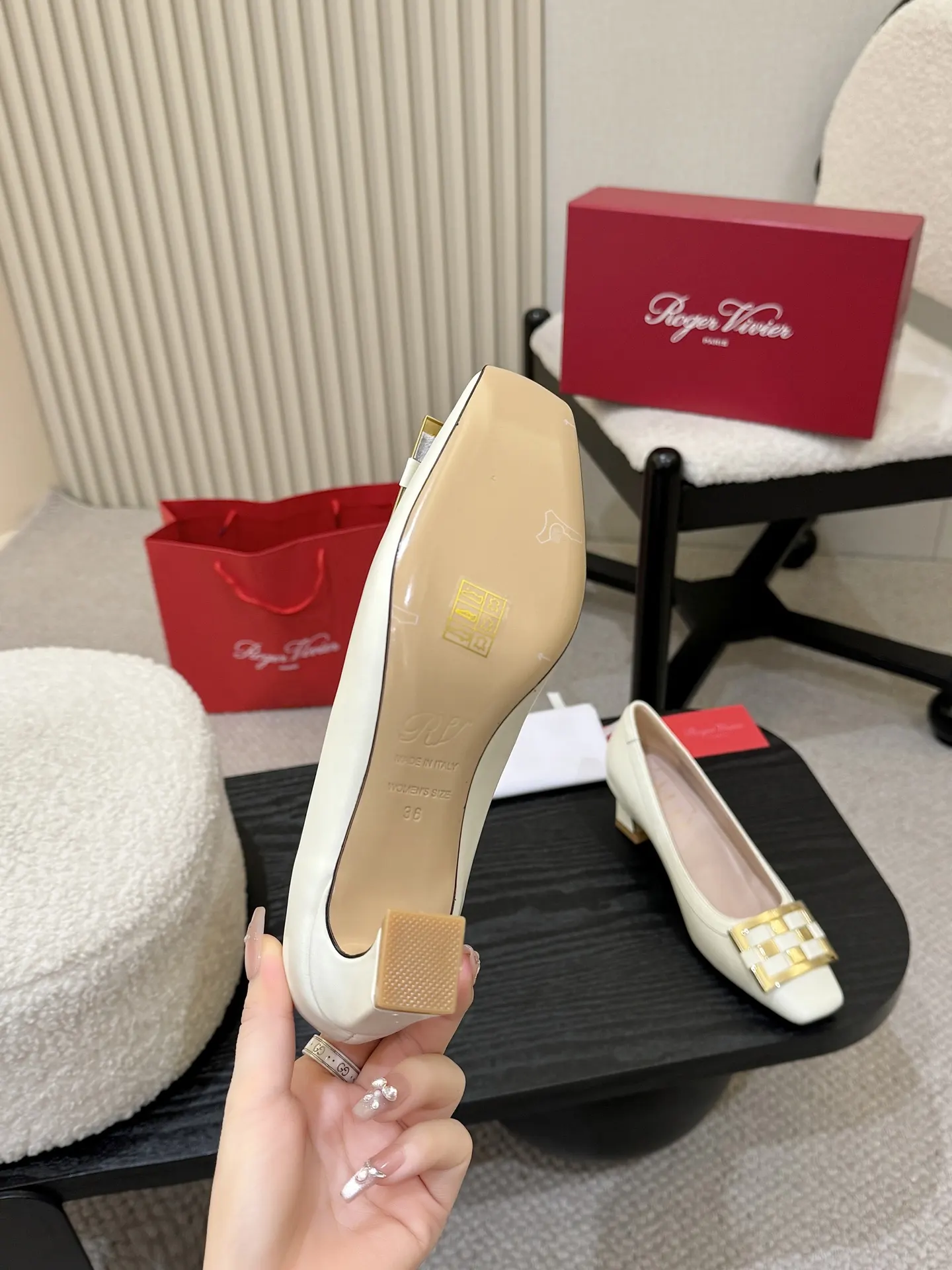Roger Vivier 运动鞋 休闲百搭款 款03