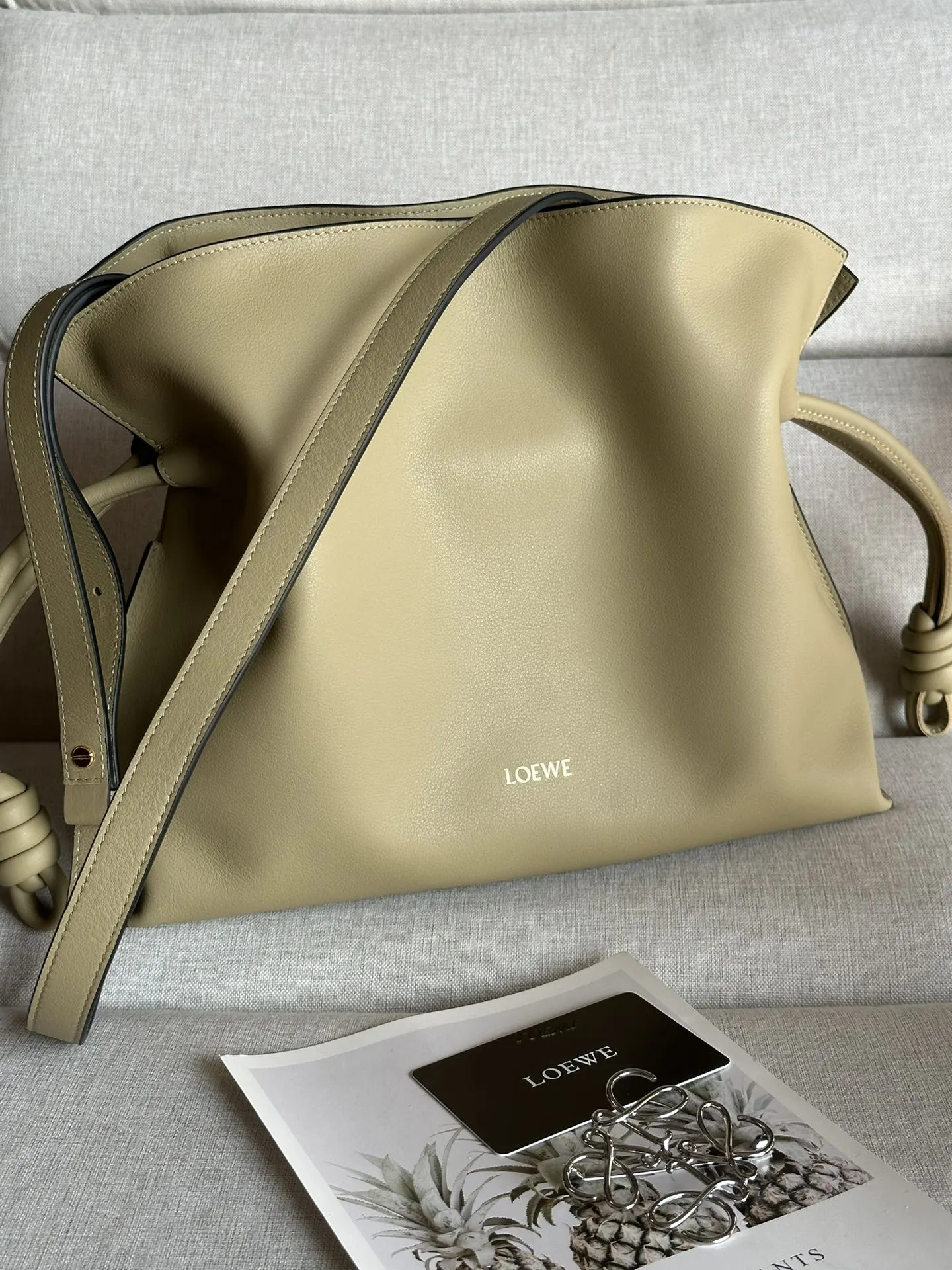 Loewe 小牛皮 手拿包 精致手拿款