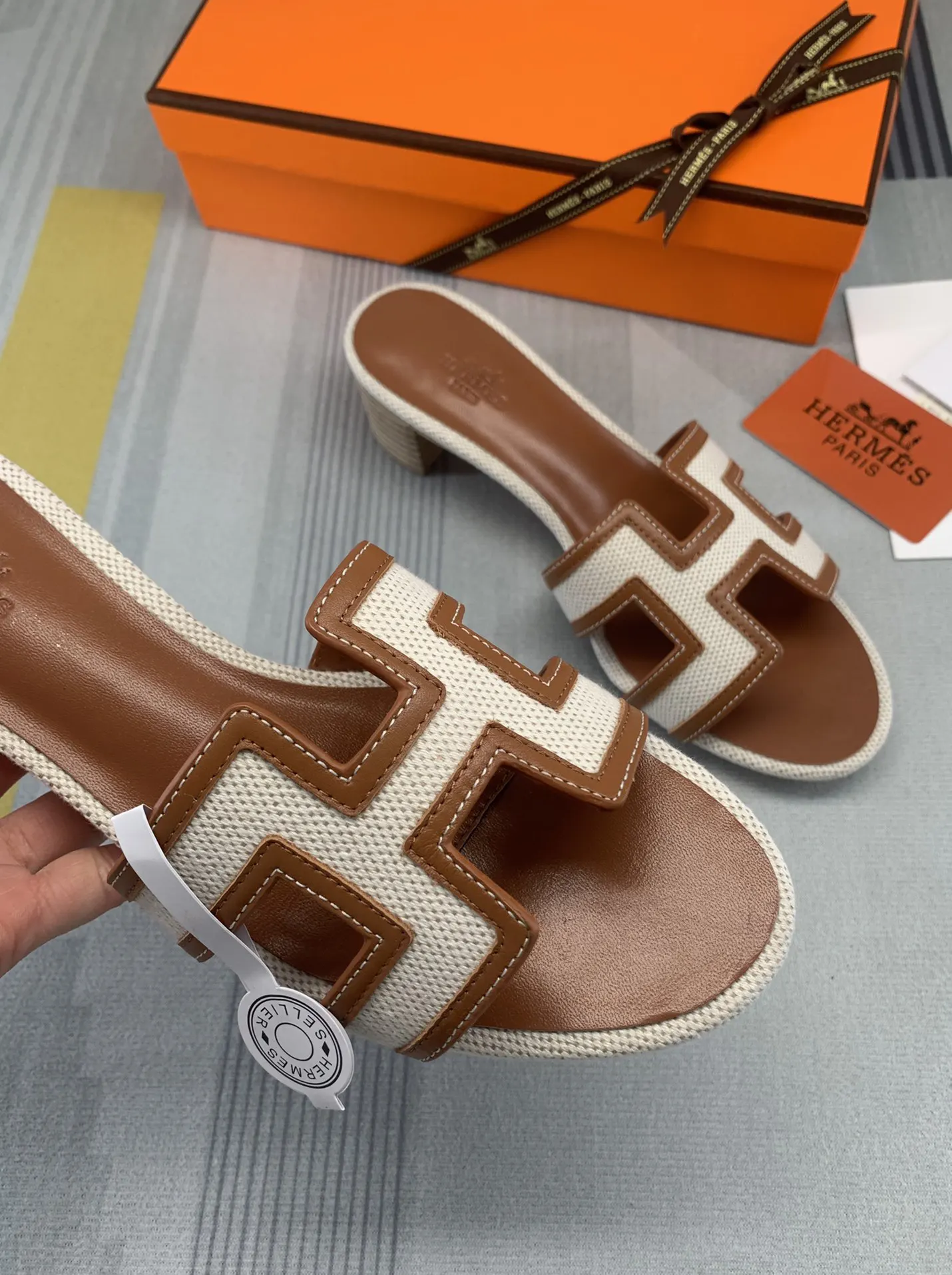 Hermès 琥珀色 小牛皮 拖鞋 舒适
