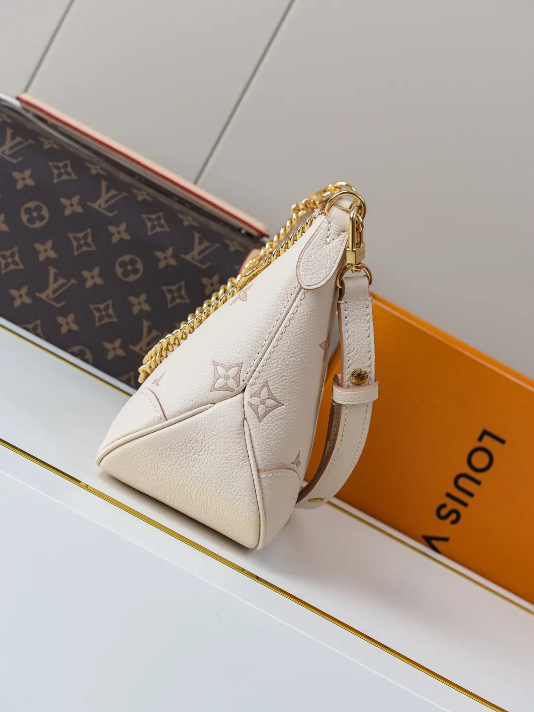 Louis Vuitton Chain Bag Leather