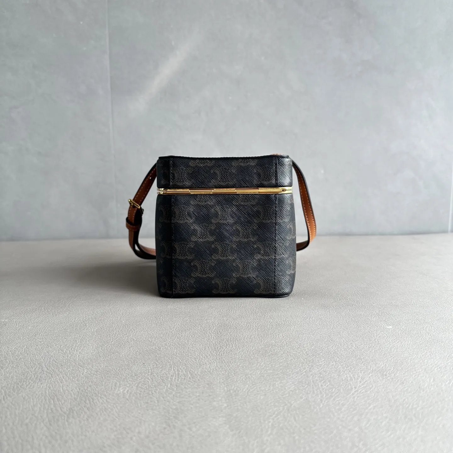 Gold Shoulder Bag Leather