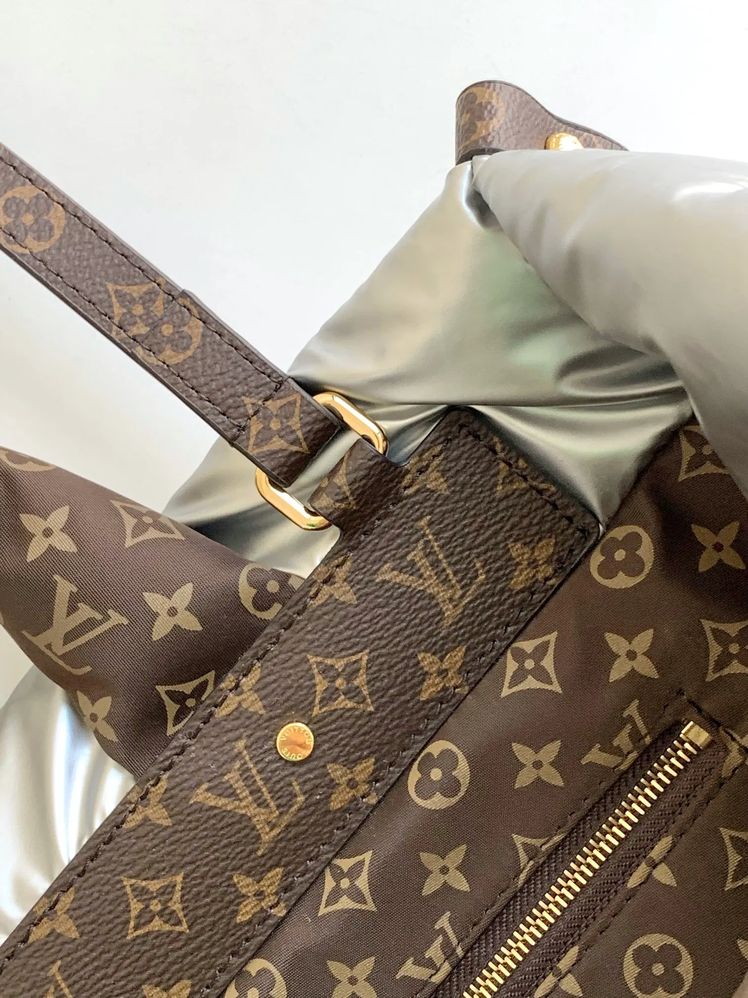 Louis Vuitton OnTheGo 棕色 老花 手提包