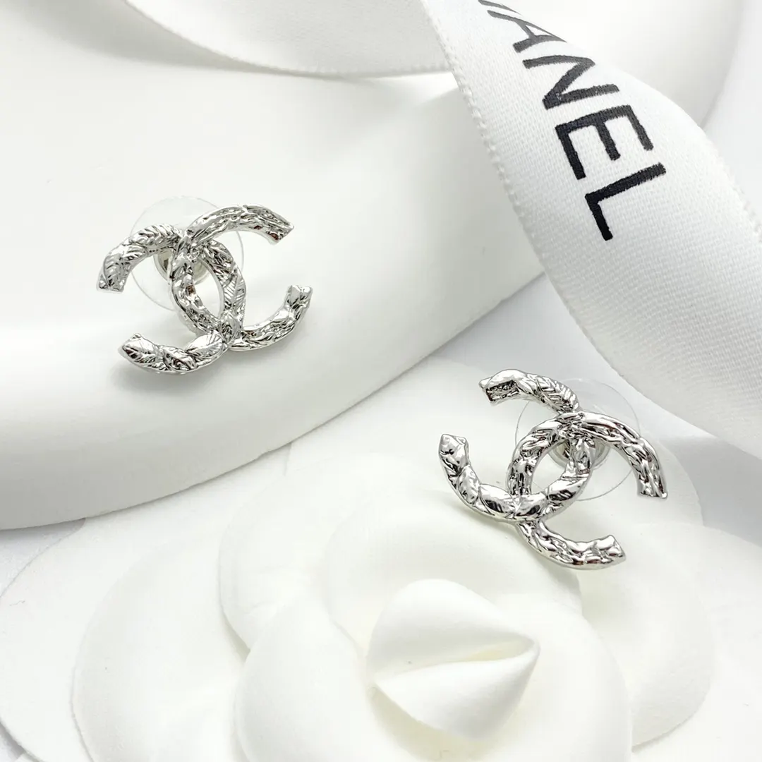 Chanel 銀色 双C 耳钉 小巧点缀 耳飾