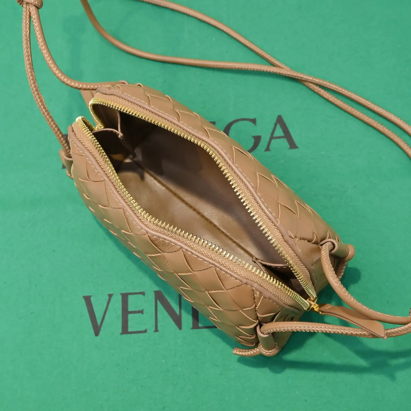 Bottega Veneta 腋下包 復古腋下背款