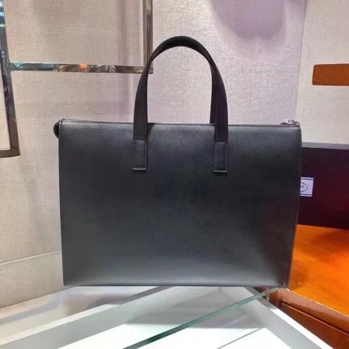 PRADA 2VG039 Saffiano十字纹牛皮 三角标 公文包 商务通勤款