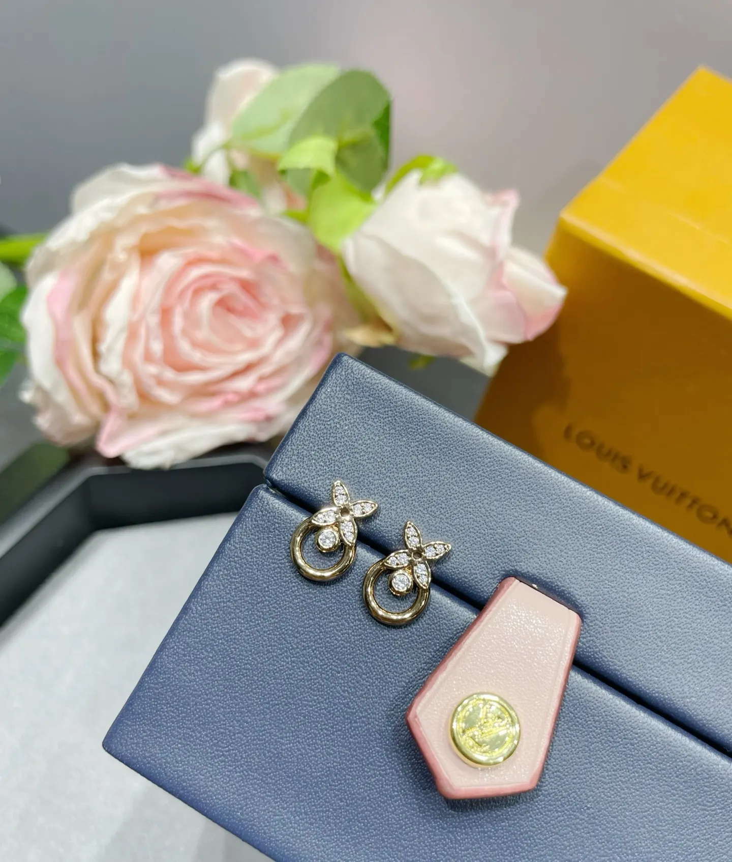Louis Vuitton Fashion Item