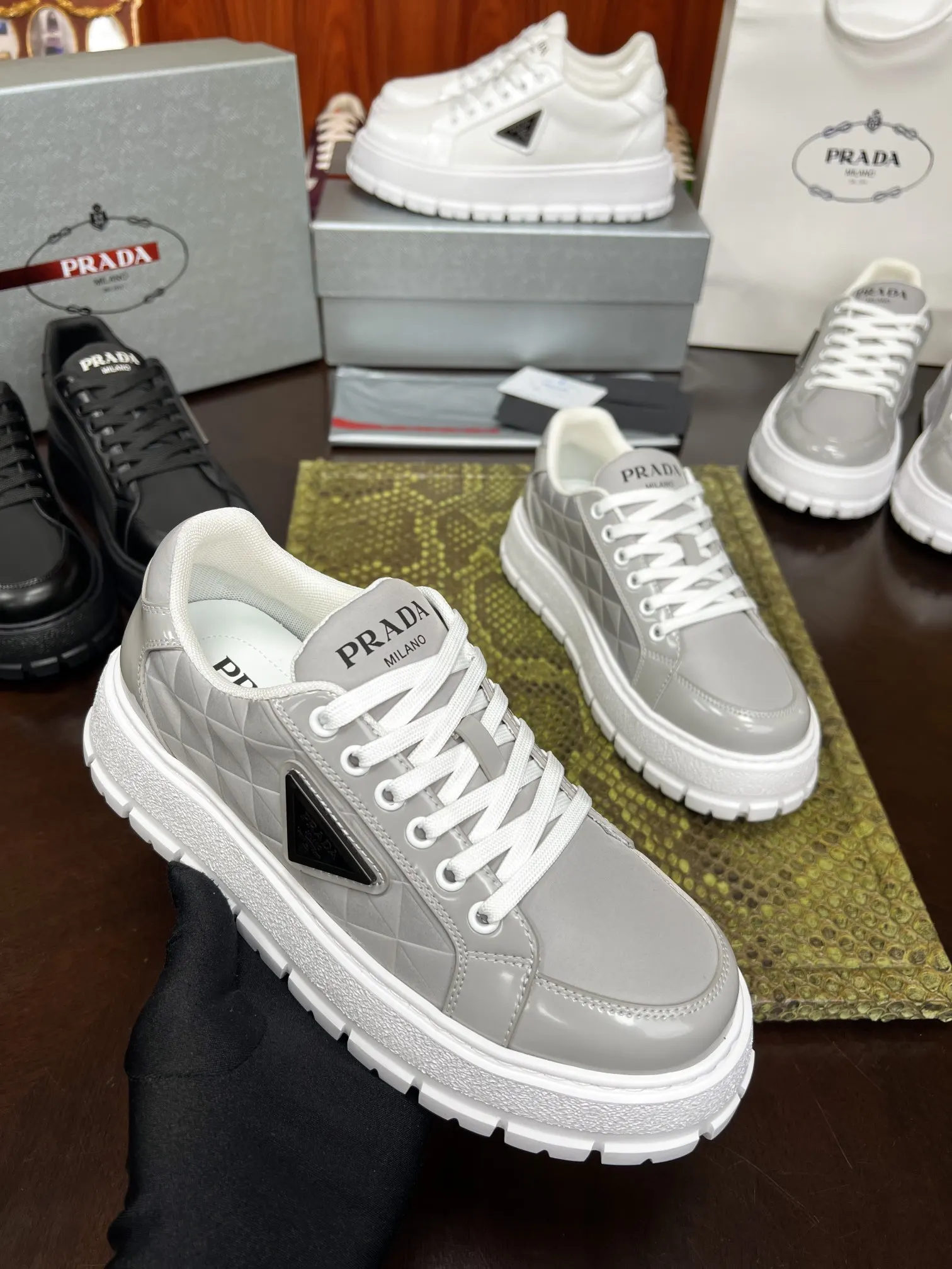 Prada 牛皮 休闲鞋 舒適