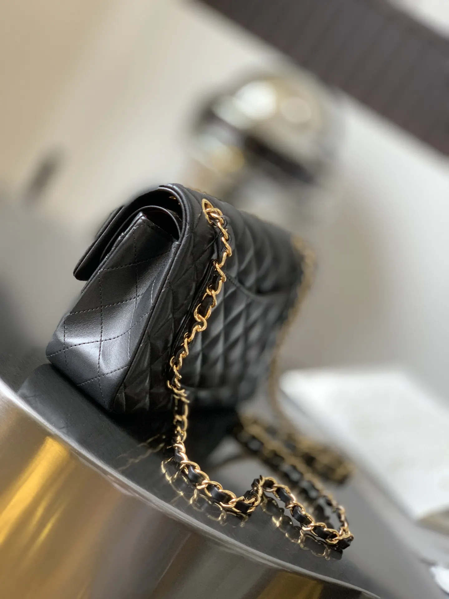 Chanel 羊皮翻蓋鏈條包 單肩斜挎(數字2) Chanel 羊皮翻蓋鏈條包 單肩斜挎(數字2)