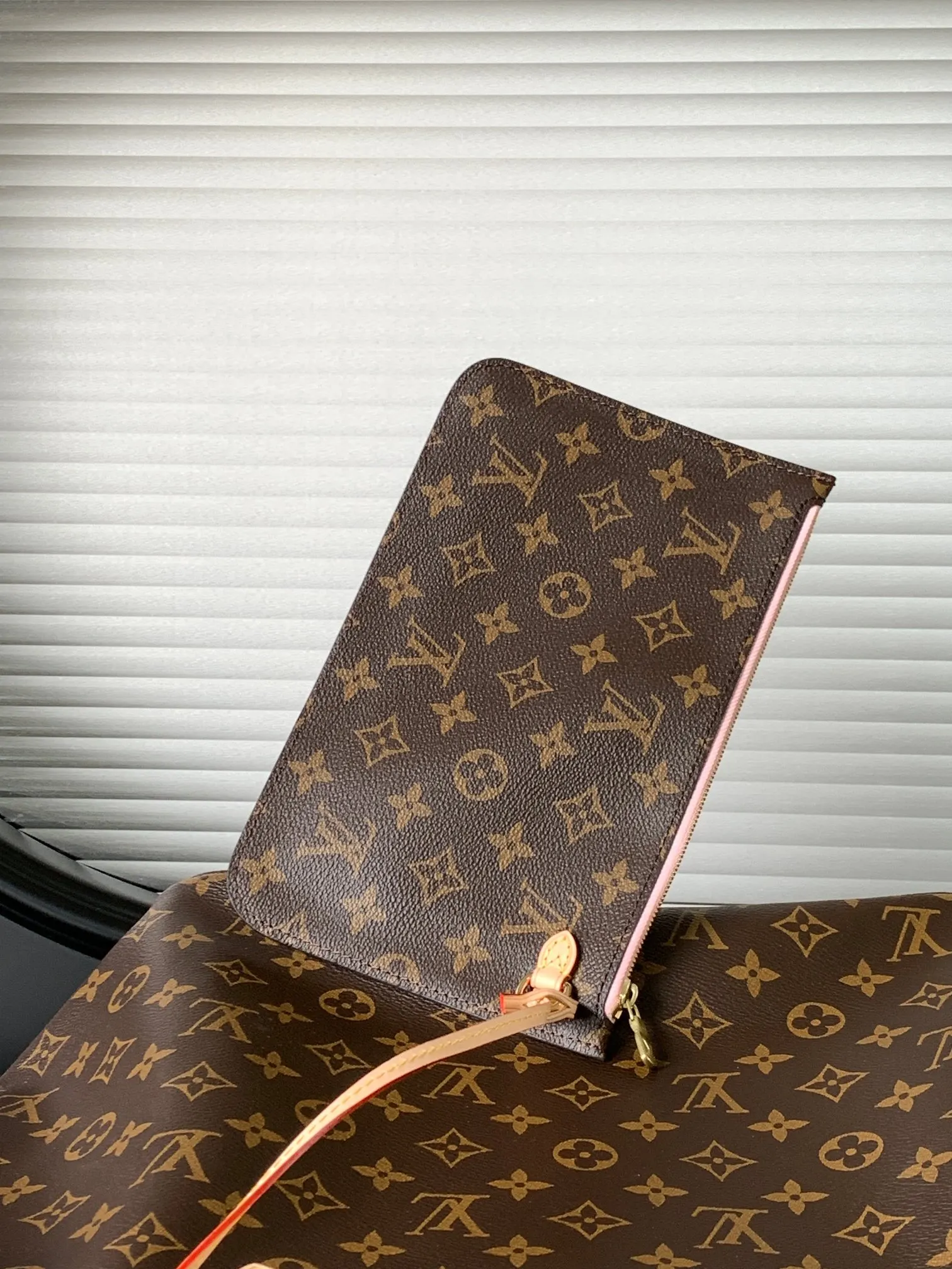LV Neverfull 老花 金色 牛皮 手拿包 精致手拿款