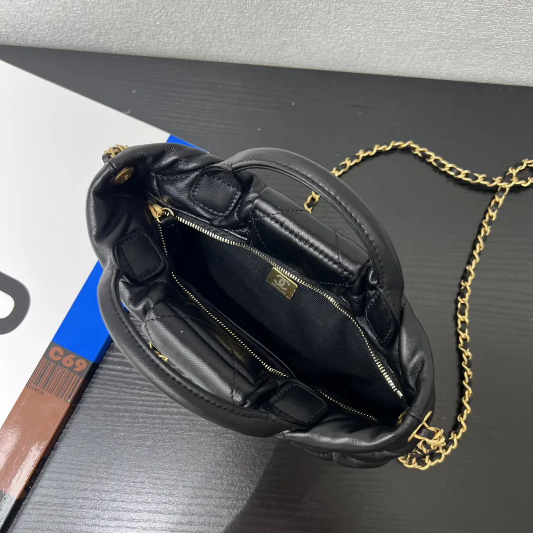 Chanel 黑色小牛皮手提鏈條包 褶皱