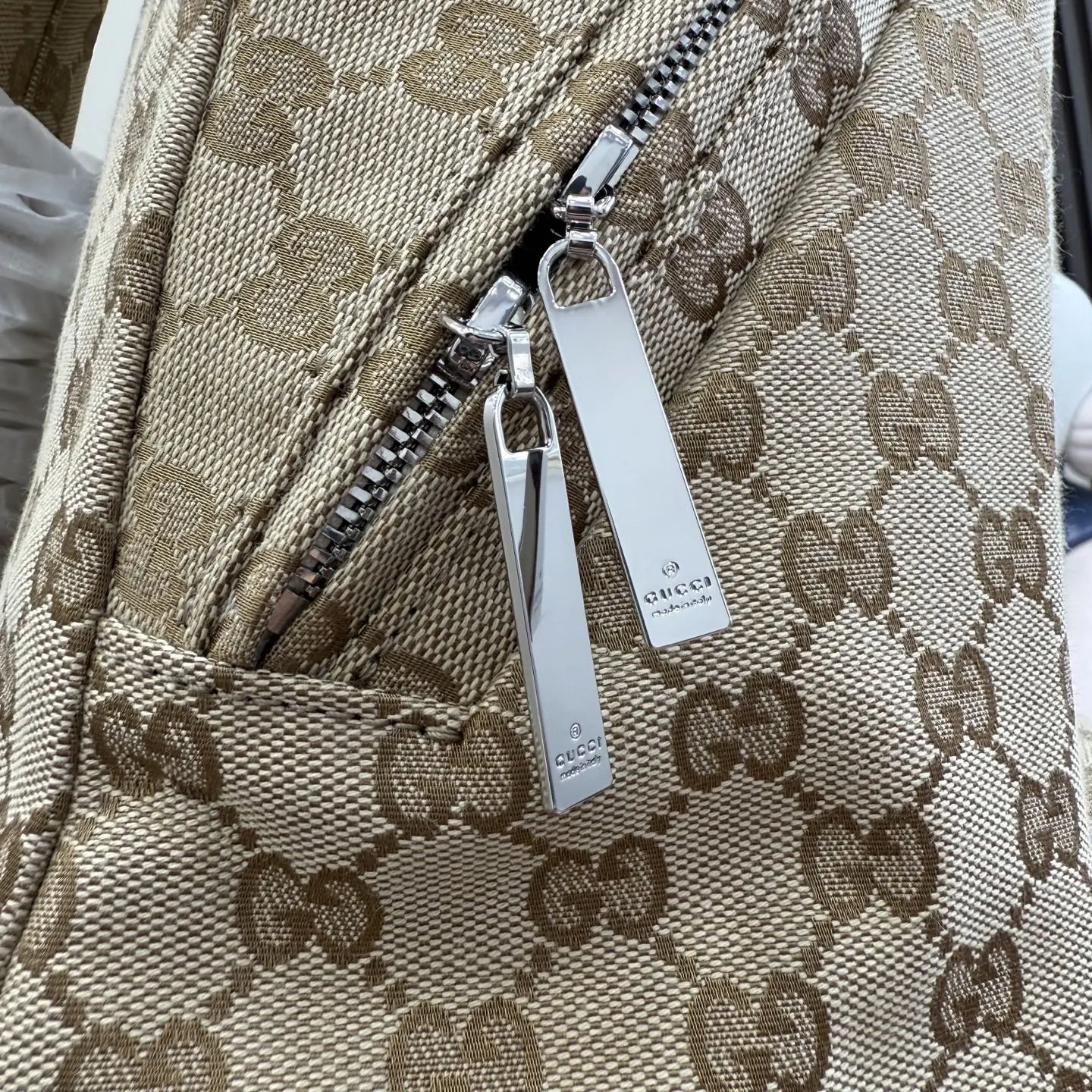 Gucci 棕色 銀色 帆布 雙肩包 实用雙肩款