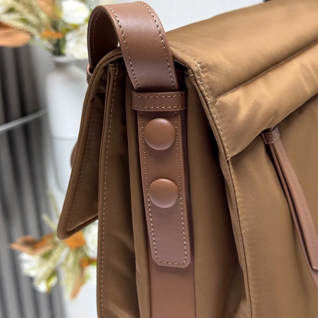 Prada Re-Nylon 尼龙 皮革 邮差包 斜挎包
