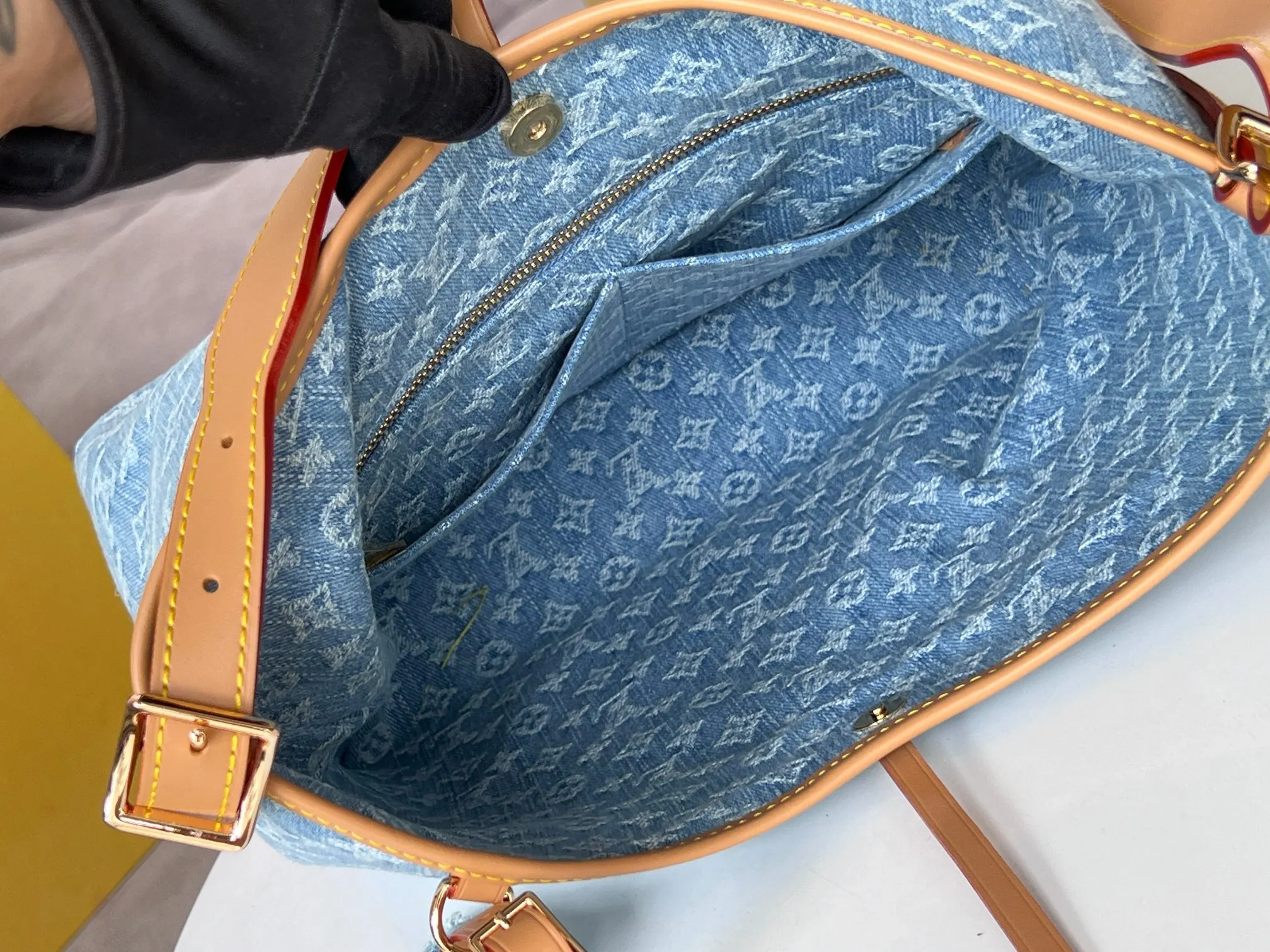 CarryAll 藍色 牛仔 帆布 手拿包 精致手拿款(數字9) CarryAll 藍色 牛仔 帆布 手拿包 精致手拿款(數字9)