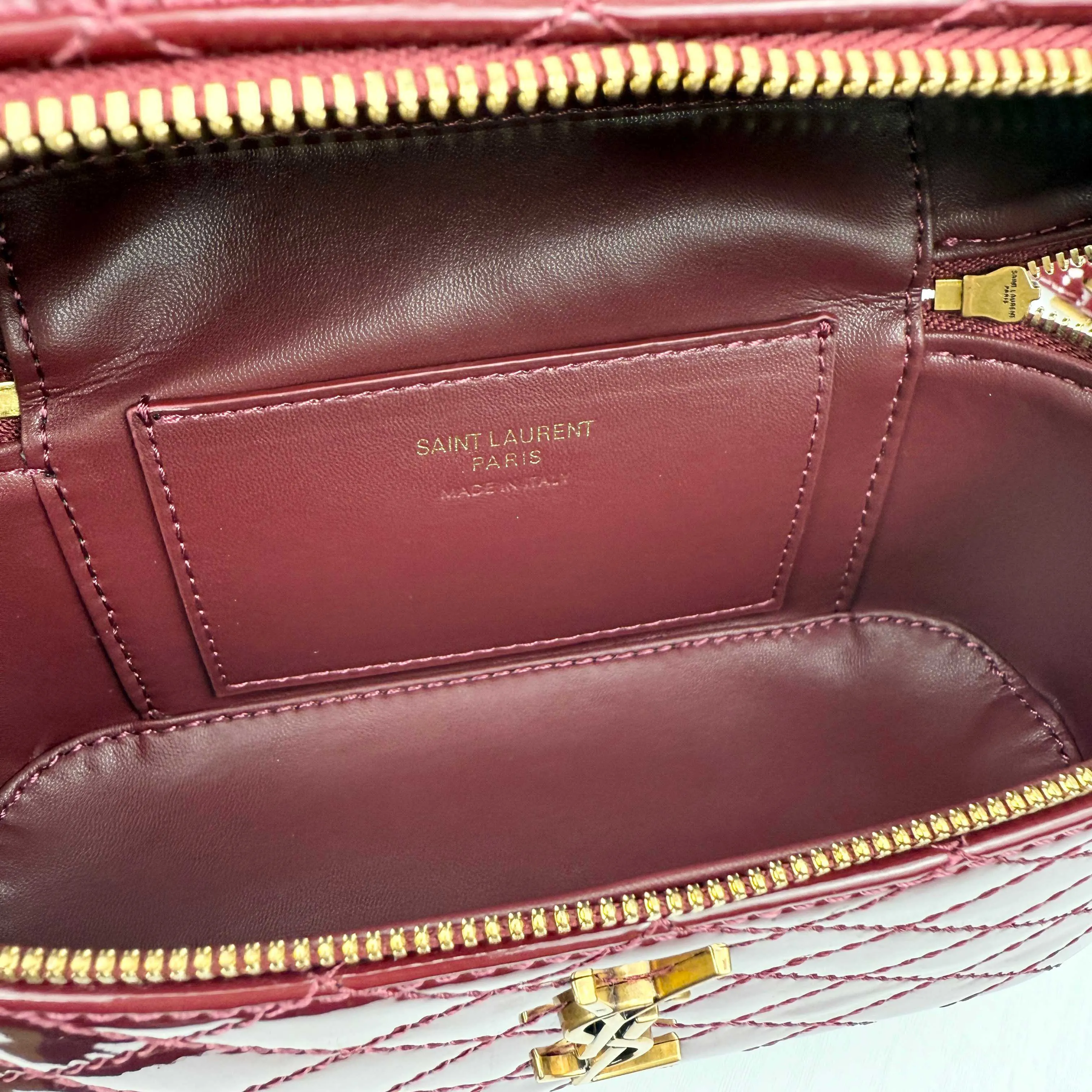 羊皮 GABY VANITY BAG 迷你漆皮革肩 手拿包 精致手拿款